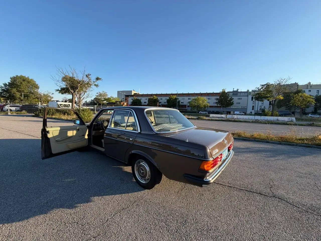 Mercedes-Benz 200 oldtimer, foto 2