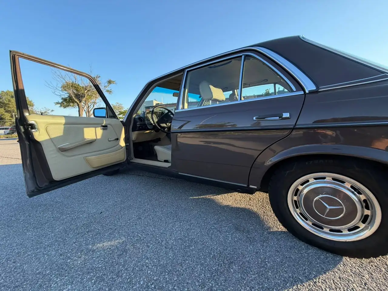 Mercedes-Benz 200 oldtimer, foto 7