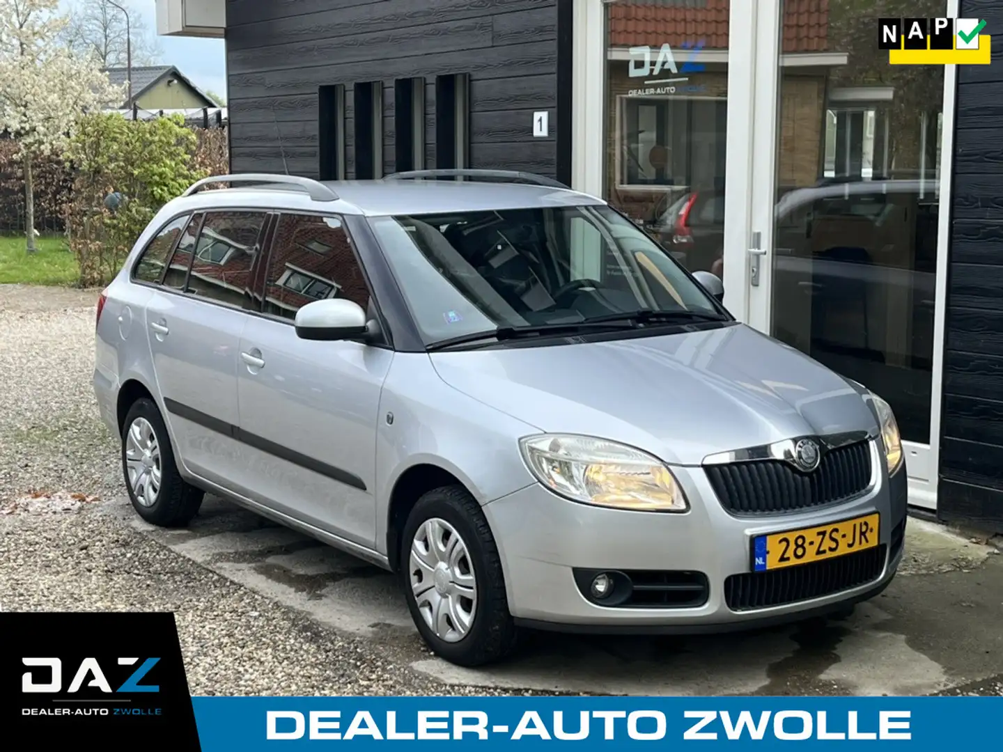 Skoda Fabia Combi 1.4-16V Ambiente Airco/Audio/Trekhaak Grijs - 1