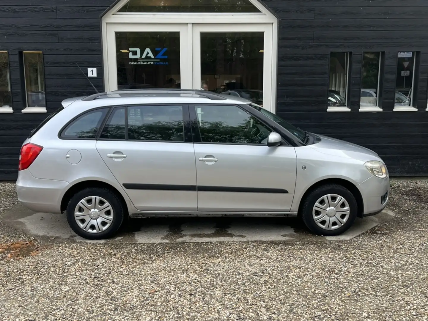 Skoda Fabia Combi 1.4-16V Ambiente Airco/Audio/Trekhaak Grijs - 2