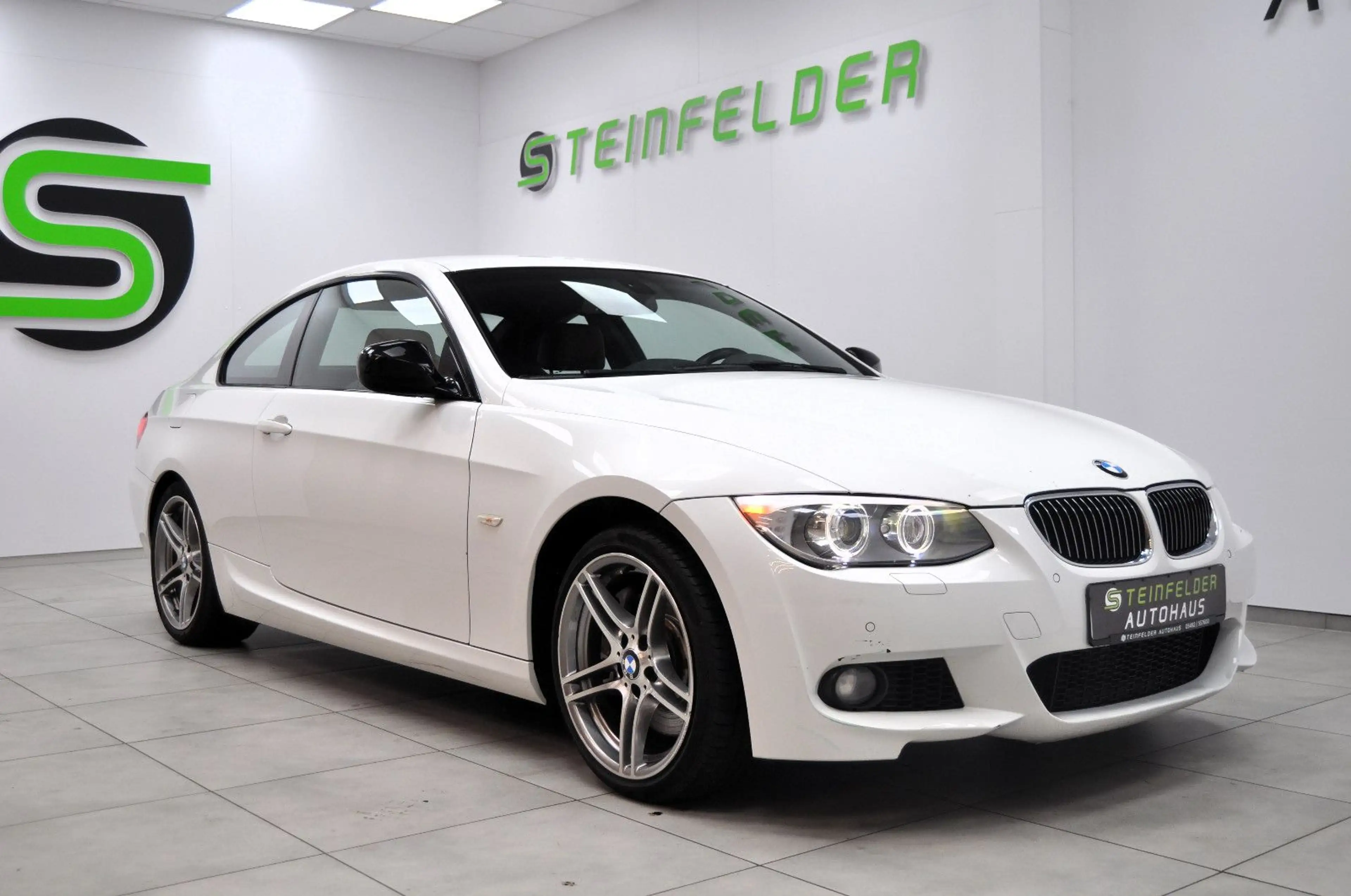 BMW 335 i xDrive Coupe M-PAKET / 1.HAND / SCHECKHEFT