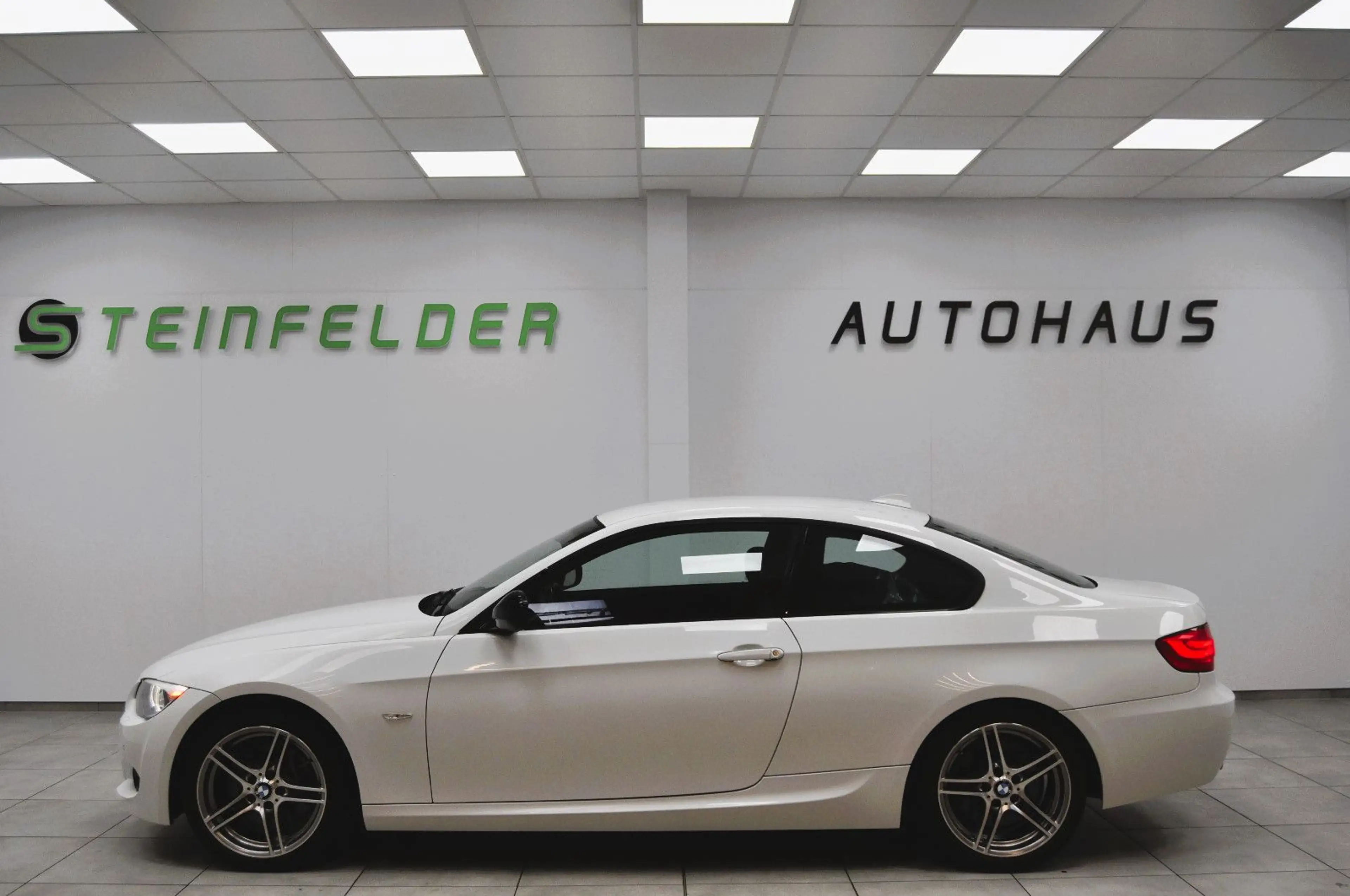 BMW 335 i xDrive Coupe M-PAKET / 1.HAND / SCHECKHEFT — photo 4