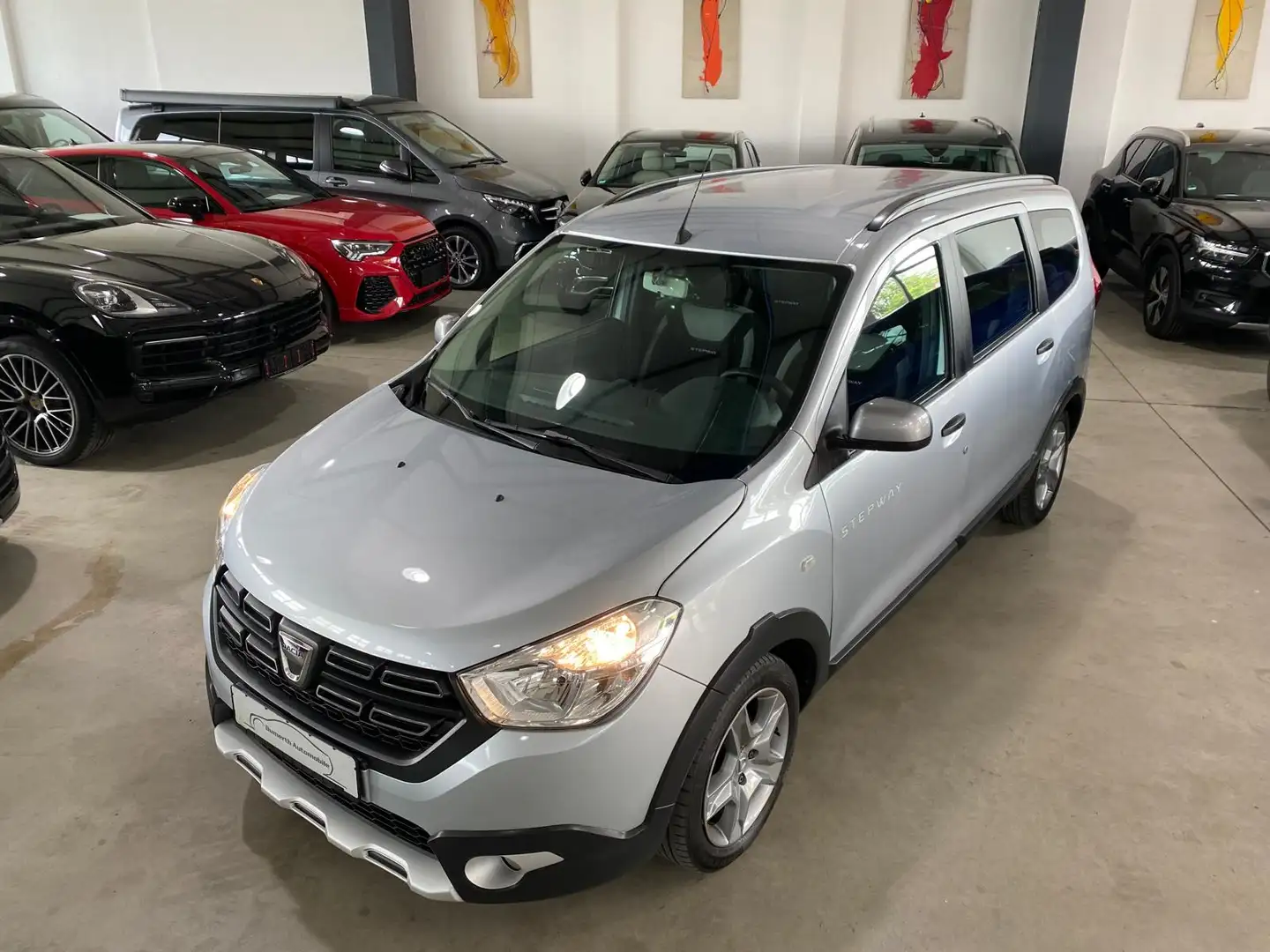 Dacia Lodgy TCe 130 Stepway Plus/Kam/Nav/Klima/Shz Grau - 2
