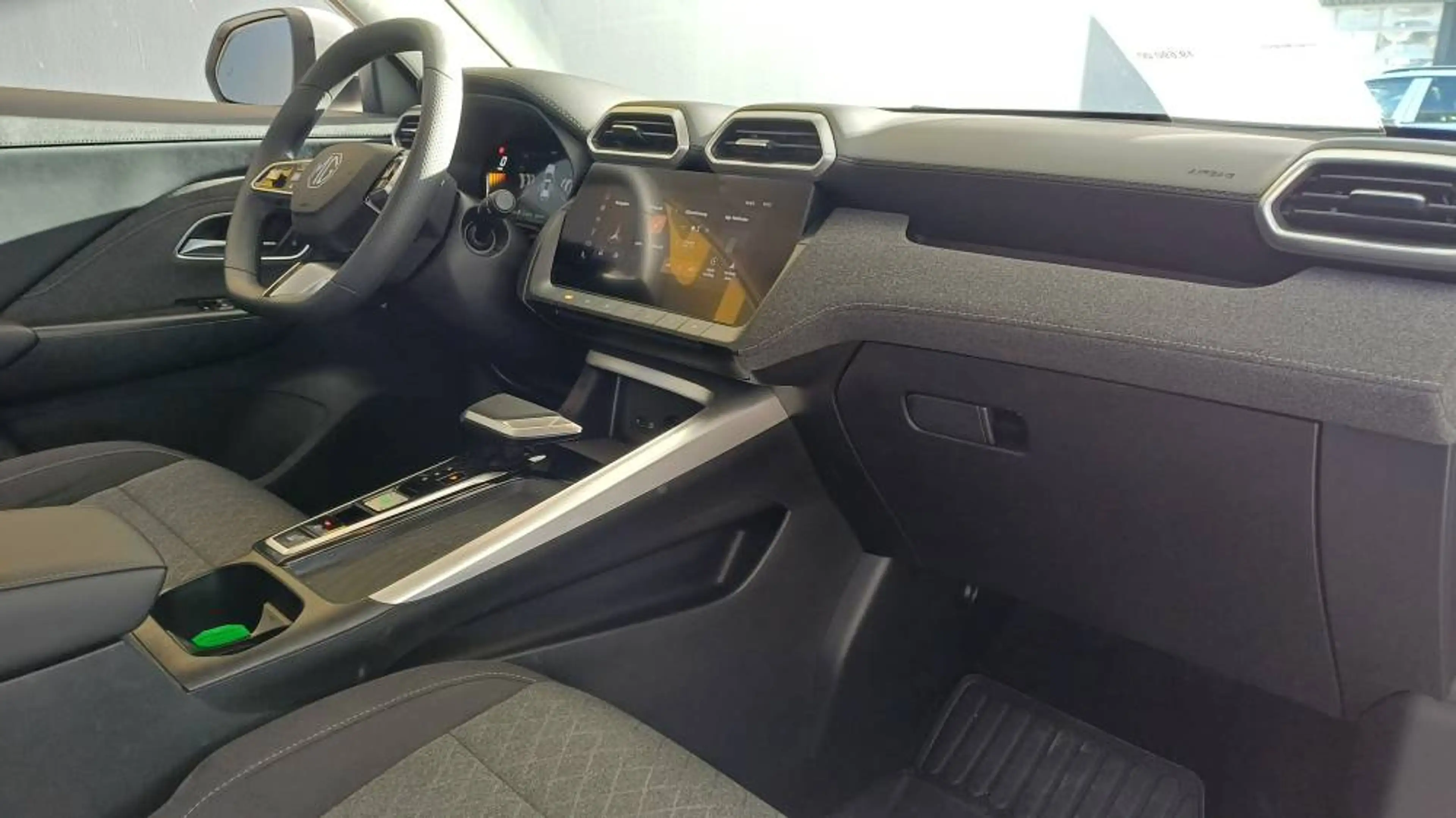 MG ZS Comfort Hybrid — photo 12