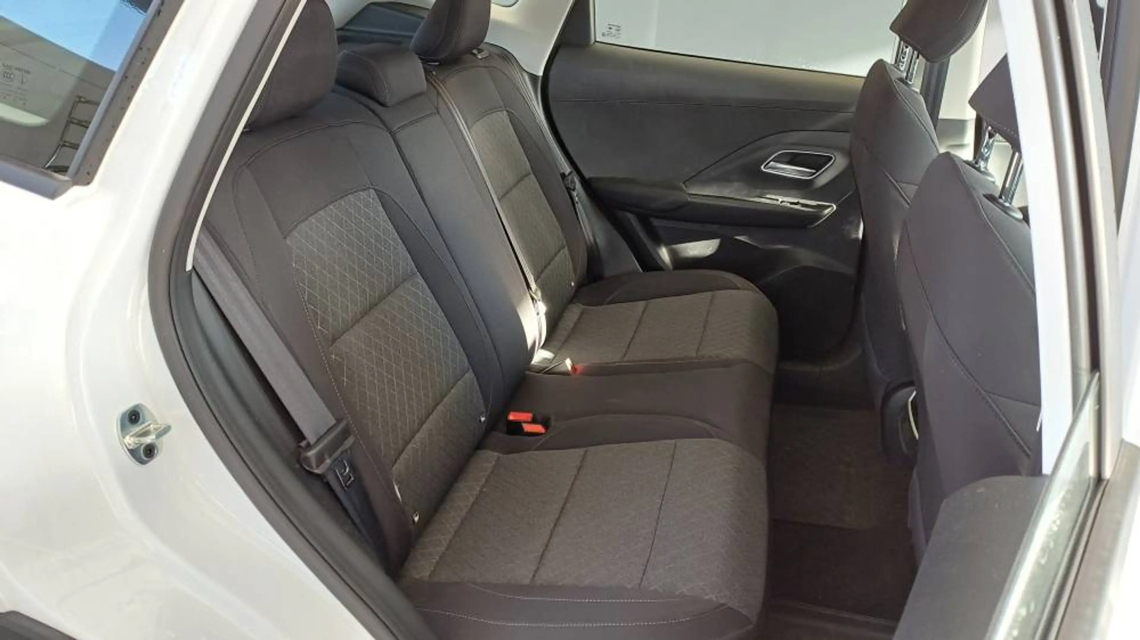 MG ZS Comfort Hybrid — photo 11