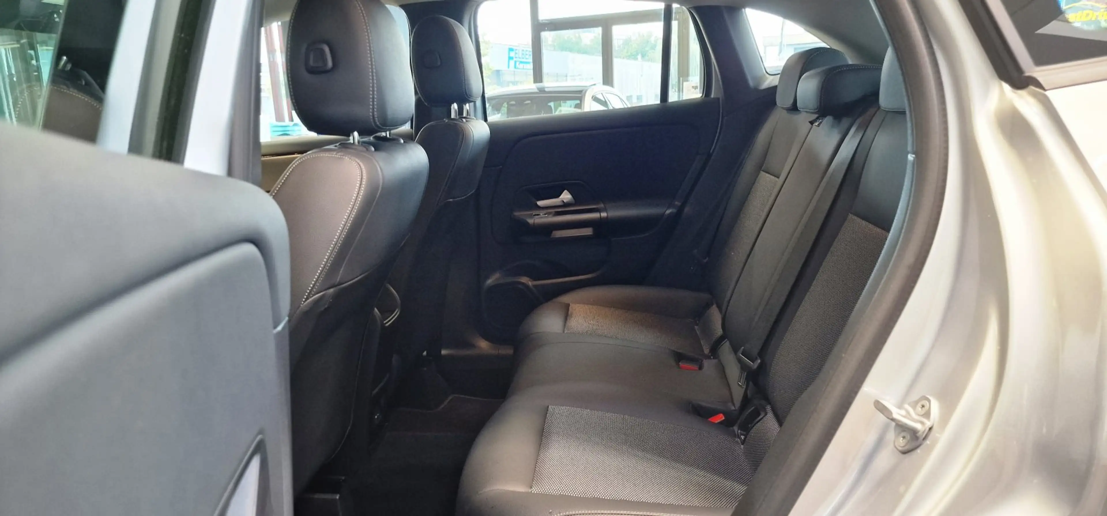 Mercedes-Benz GLA 200 d 1-Hand Aut. *KAmera*Spiegel-Paket*Navi* — photo 24