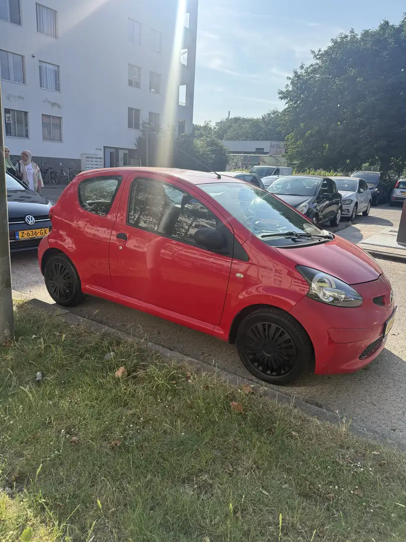 Toyota Aygo 1.0-12V Rood - 1