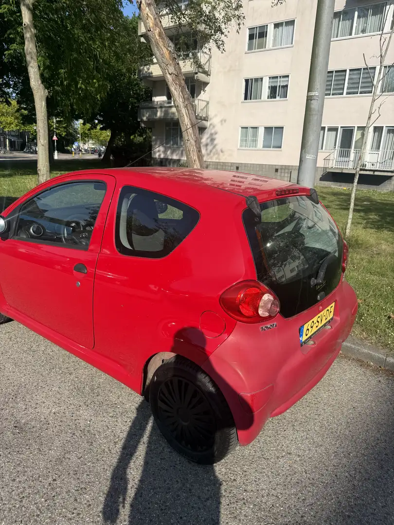 Toyota Aygo 1.0-12V Rood - 2