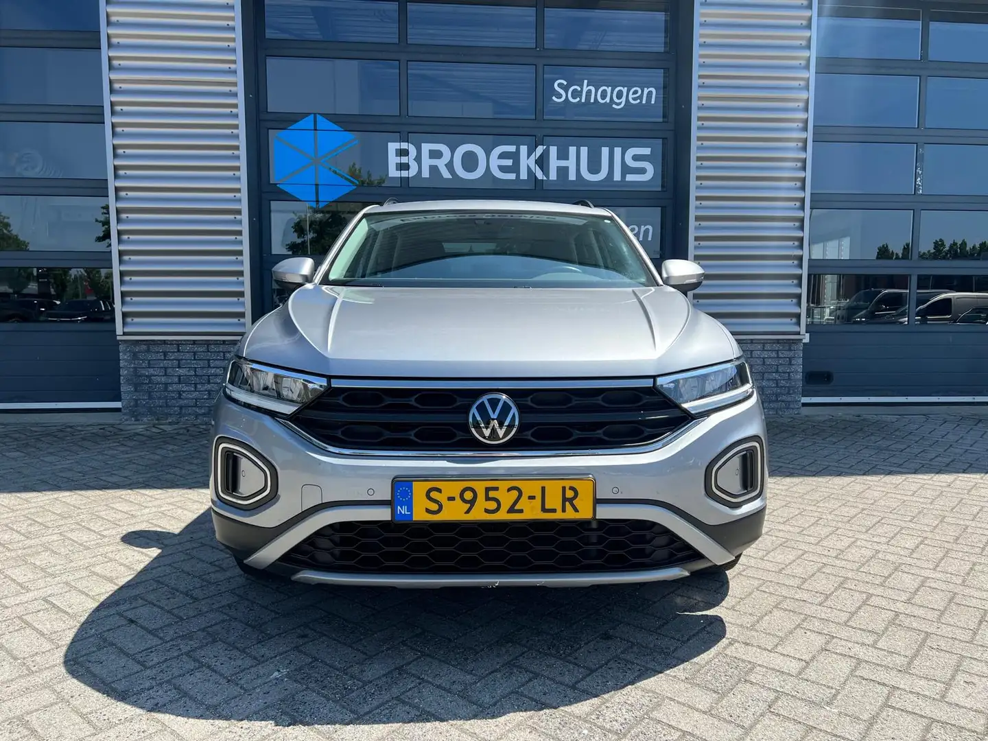 Volkswagen T-Roc 1.0 TSI 110 pk Life | Airco | Bandenspanningscontr Grijs - 2