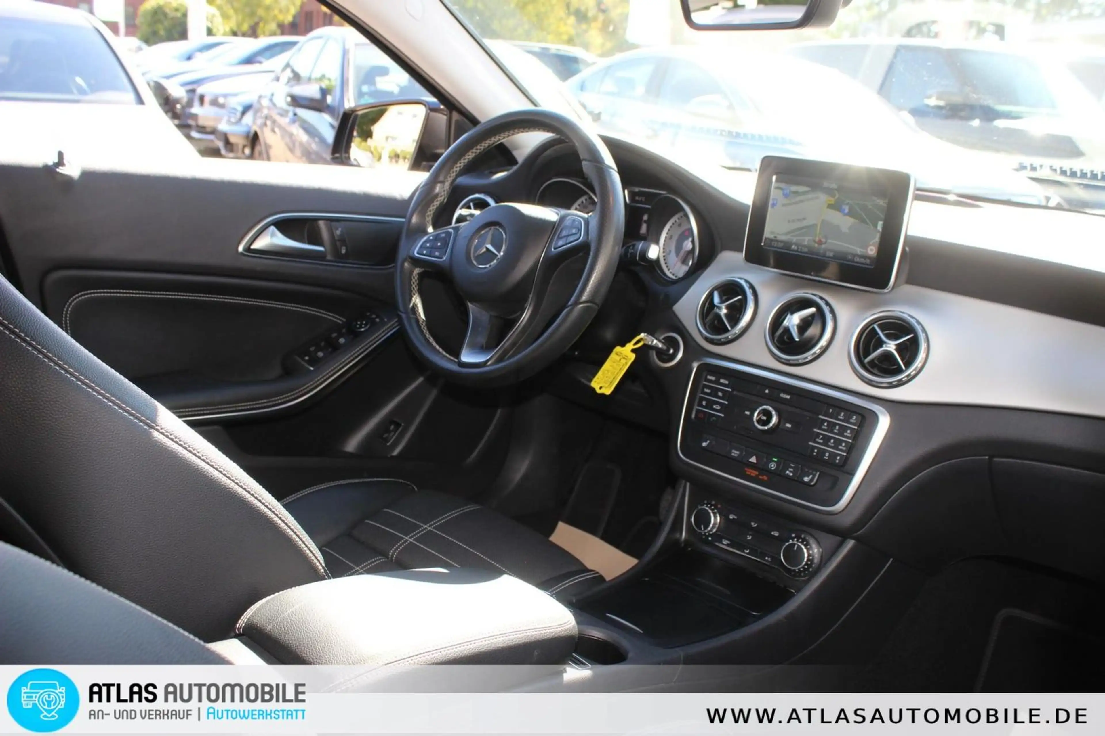 Mercedes-Benz GLA 200 Urban Aut LEDER=NAVI=Bi-Xenon=1.Hand — photo 4