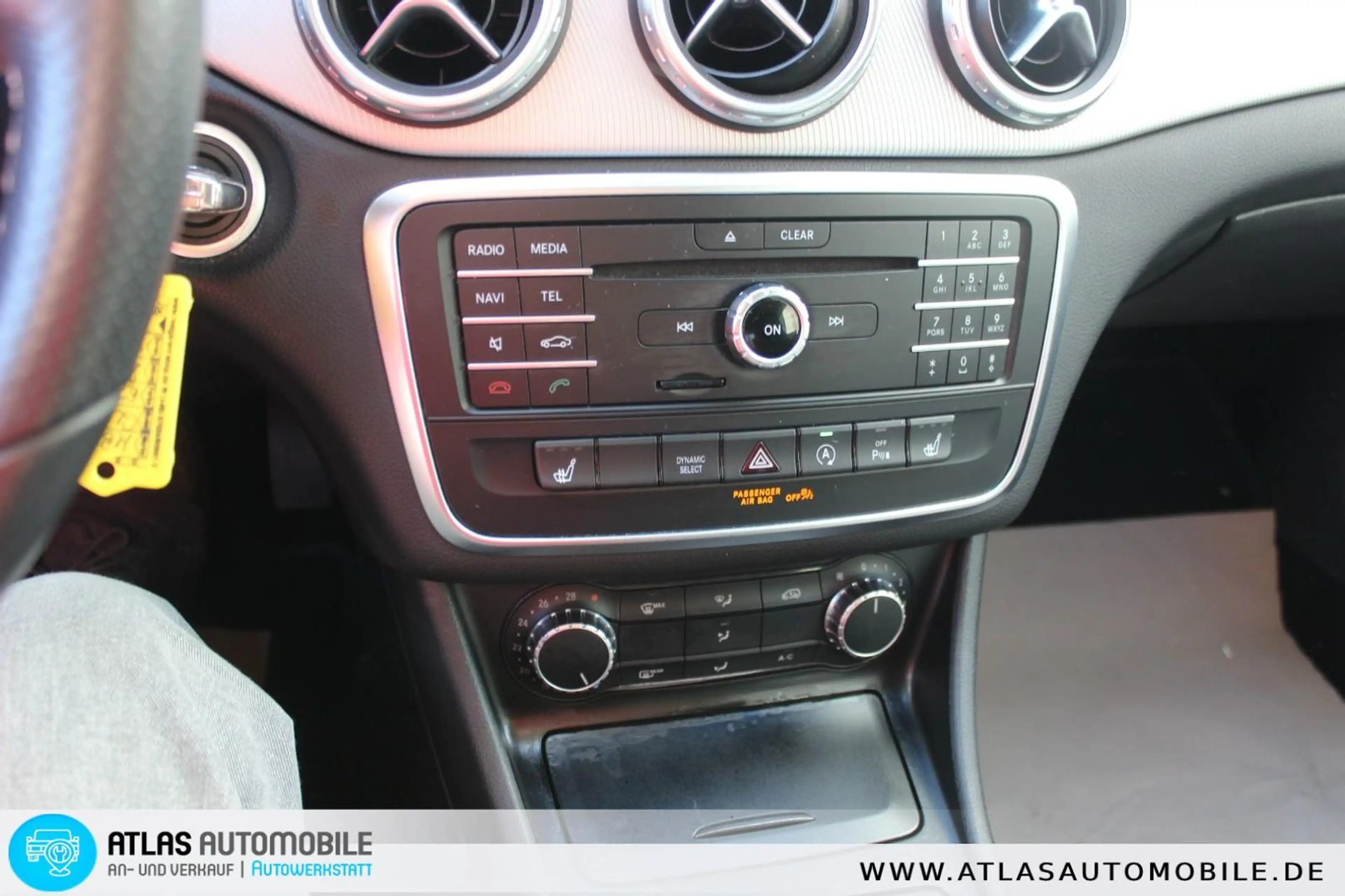 Mercedes-Benz GLA 200 Urban Aut LEDER=NAVI=Bi-Xenon=1.Hand — photo 3