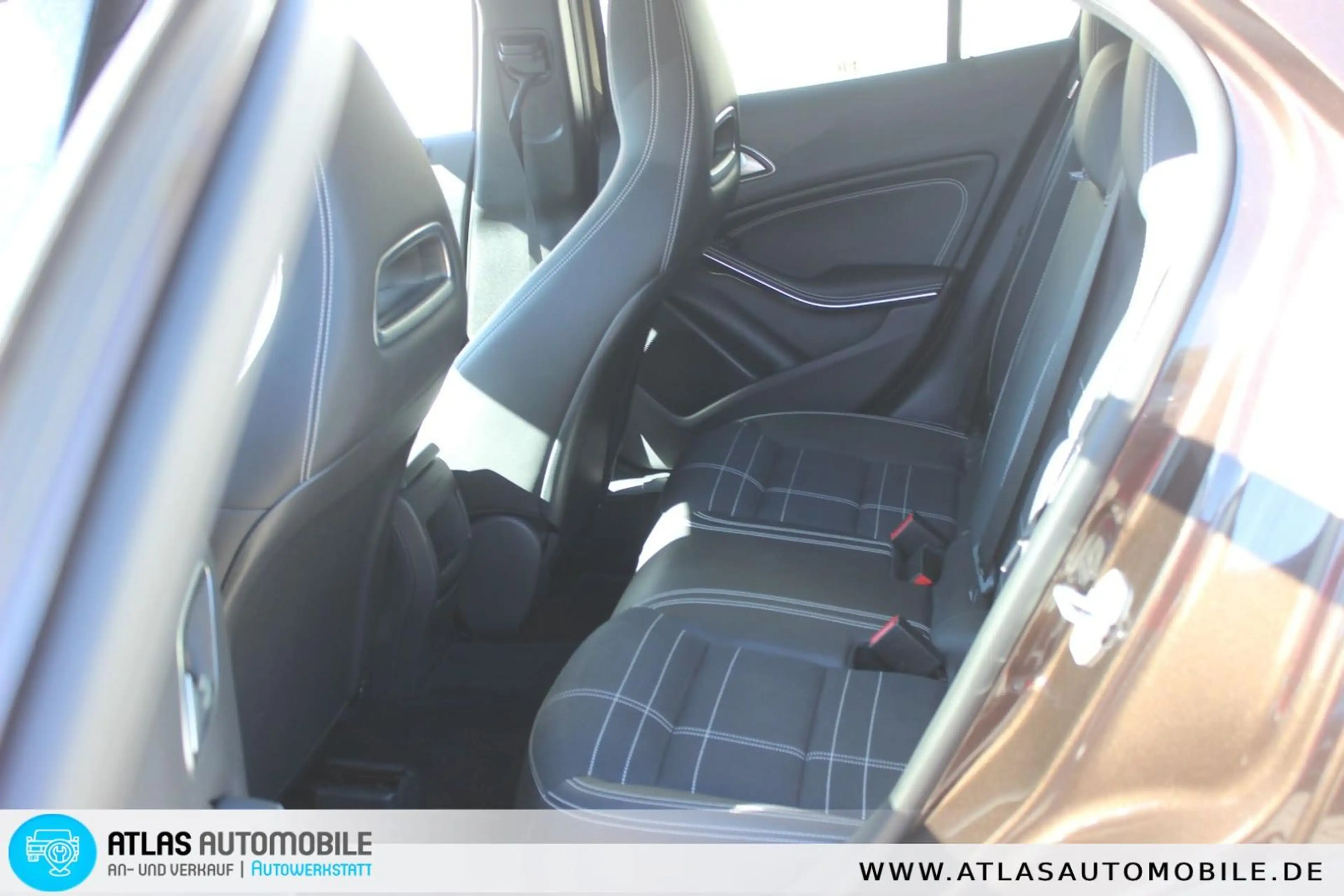 Mercedes-Benz GLA 200 Urban Aut LEDER=NAVI=Bi-Xenon=1.Hand — photo 9