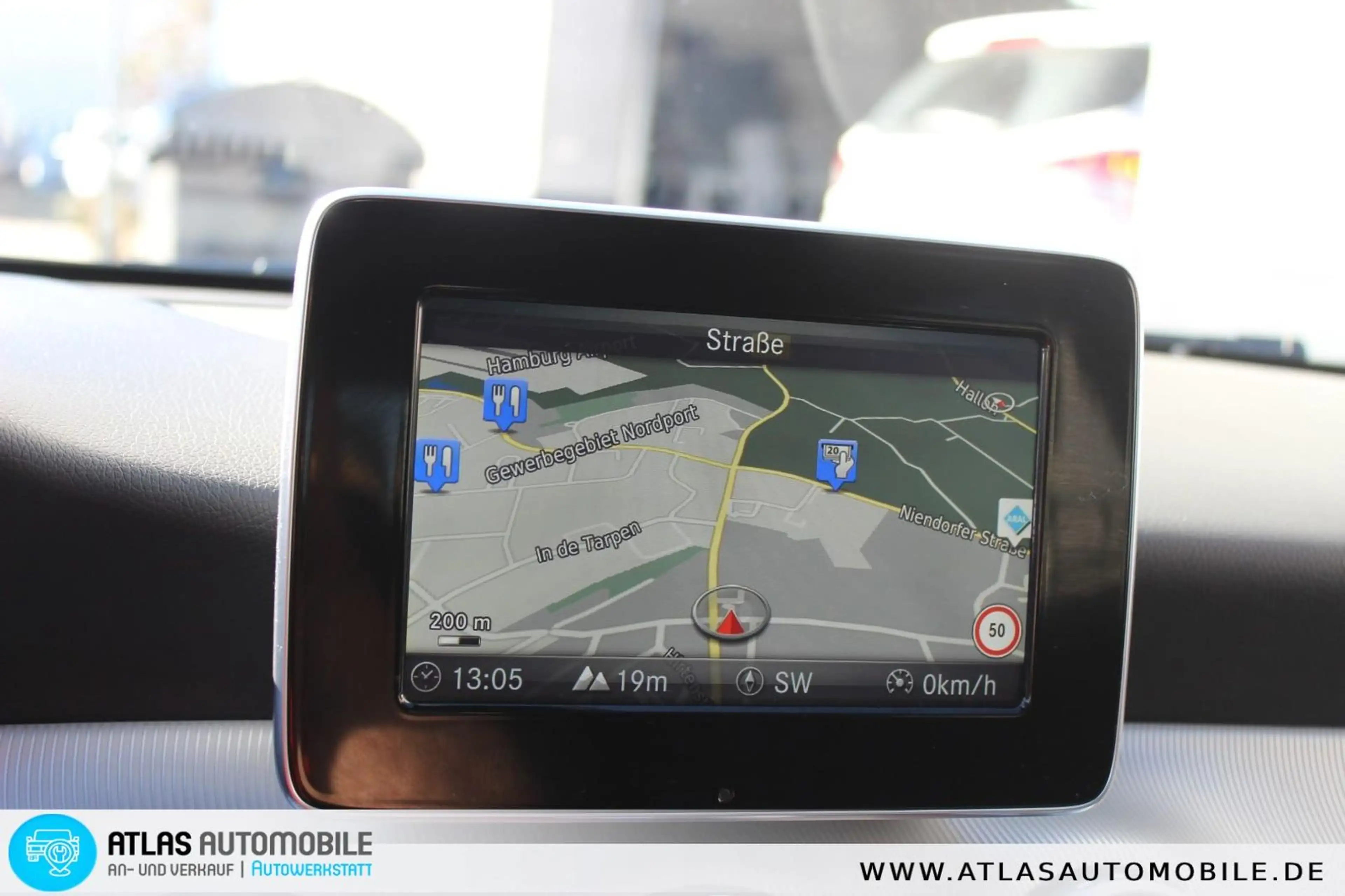 Mercedes-Benz GLA 200 Urban Aut LEDER=NAVI=Bi-Xenon=1.Hand — photo 2