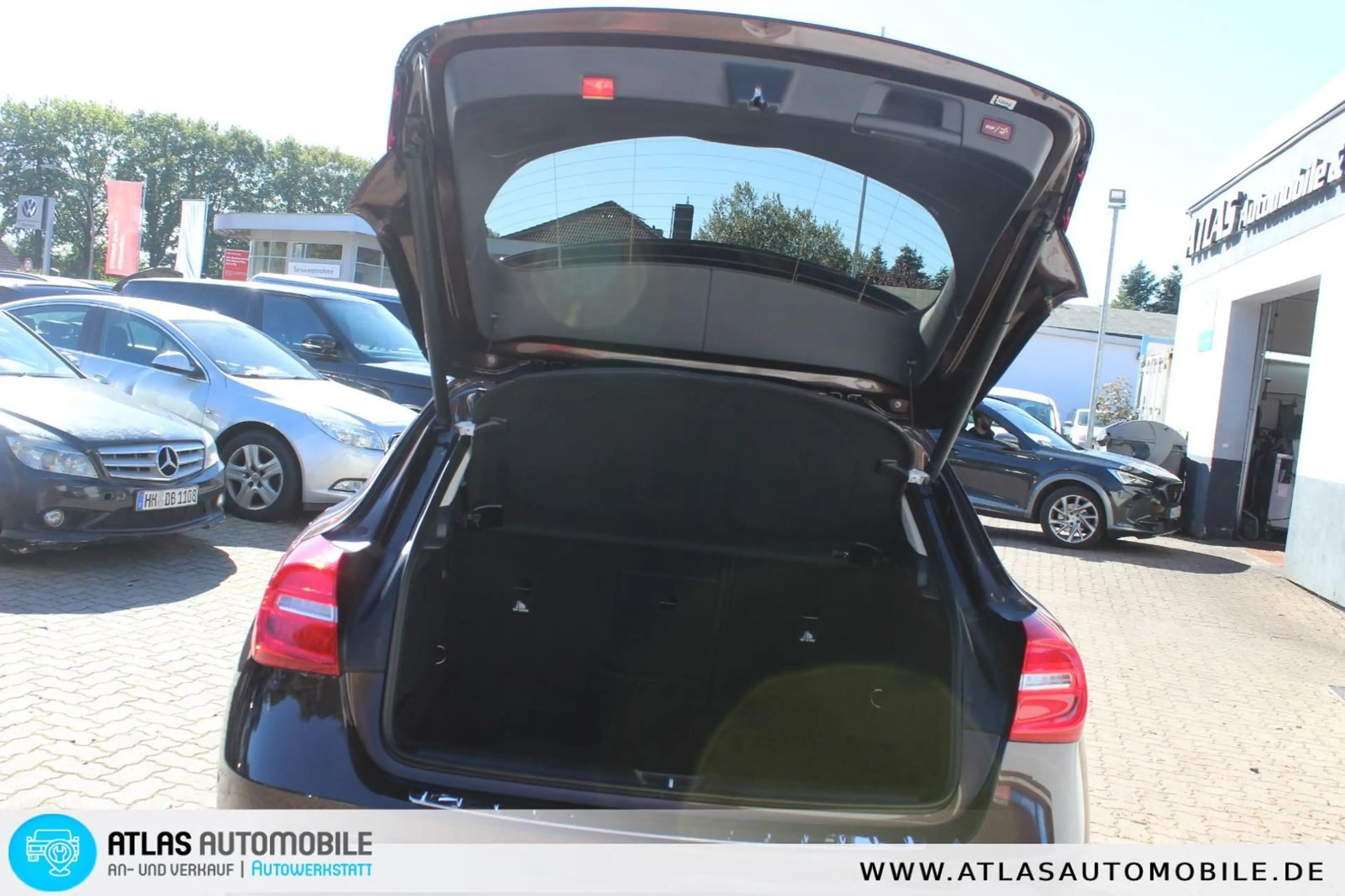 Mercedes-Benz GLA 200 Urban Aut LEDER=NAVI=Bi-Xenon=1.Hand — photo 10