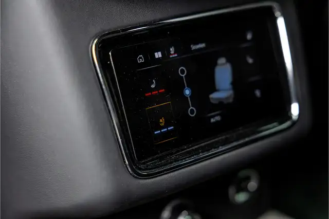 Bentley Bentayga view 12