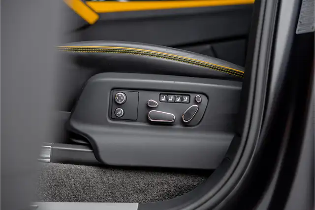 Bentley Bentayga view 9