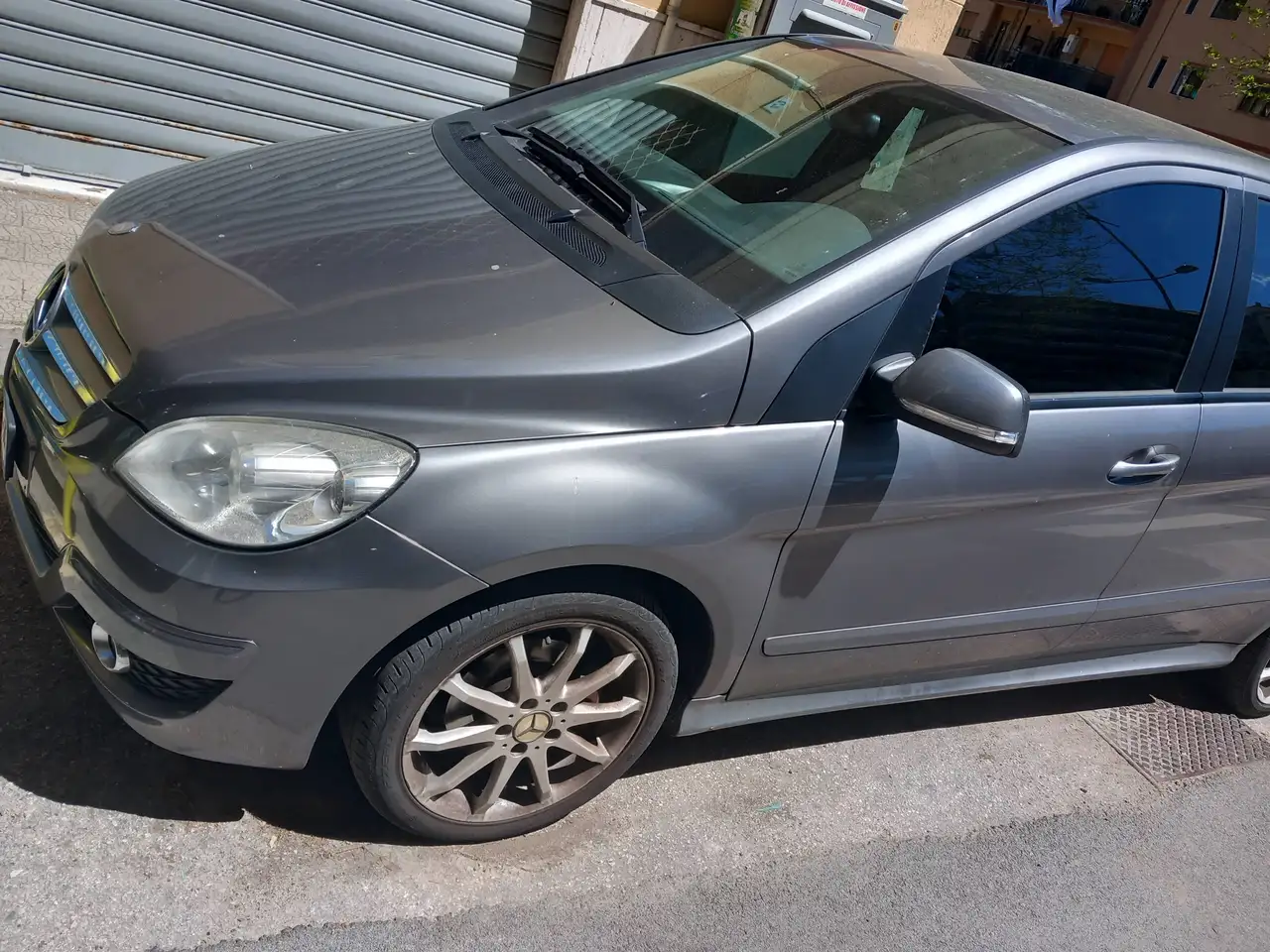 Mercedes-Benz B 180