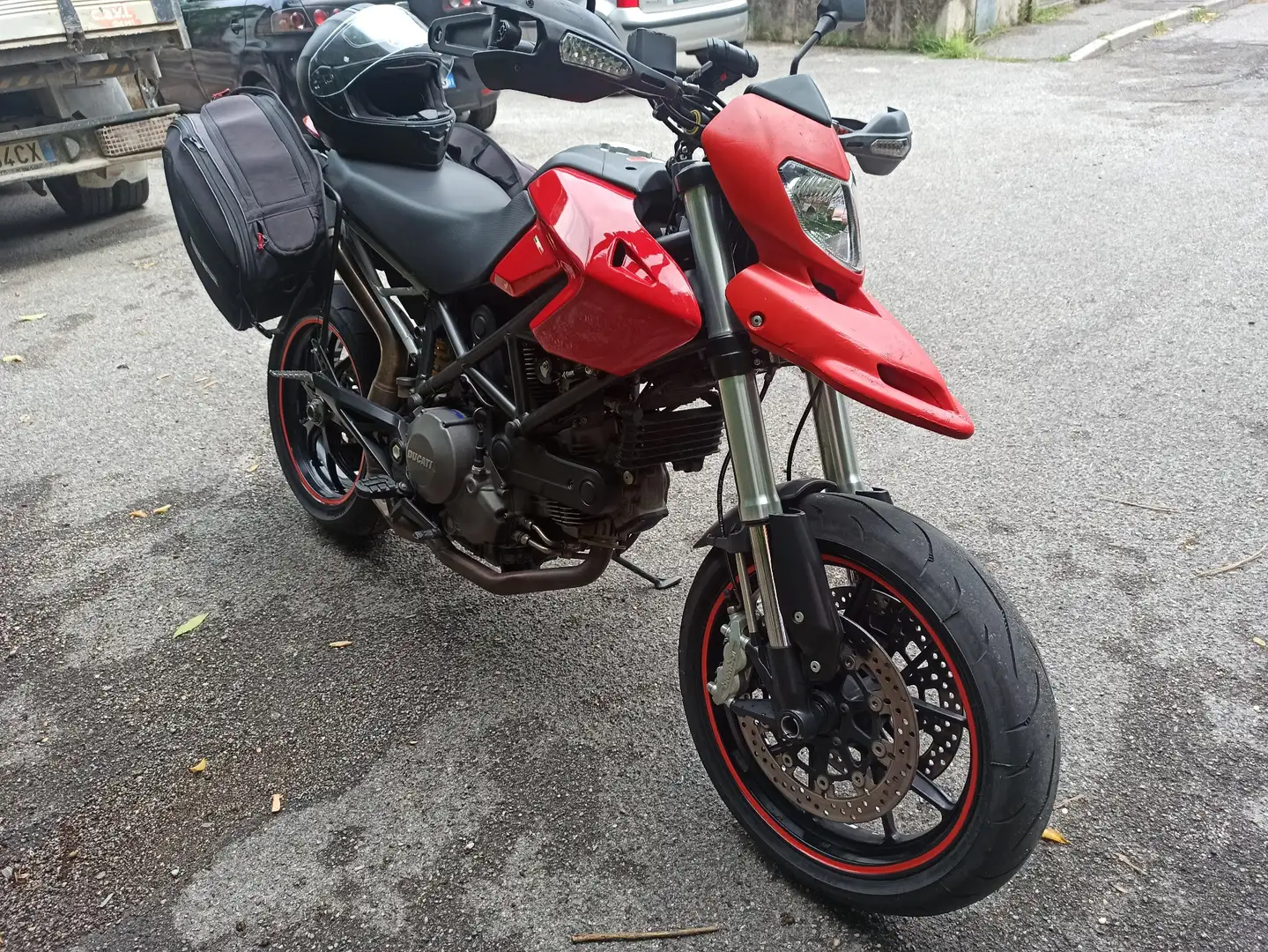 Ducati Hypermotard 796 Rosso - 2