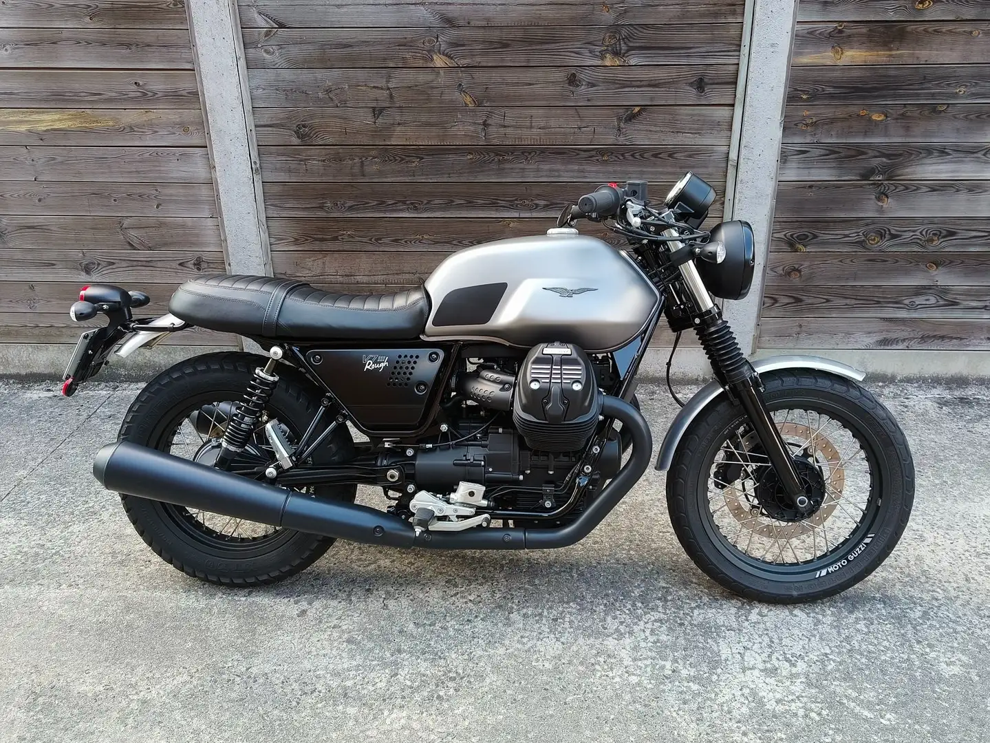 Moto Guzzi V 7 III Rough Grijs - 1