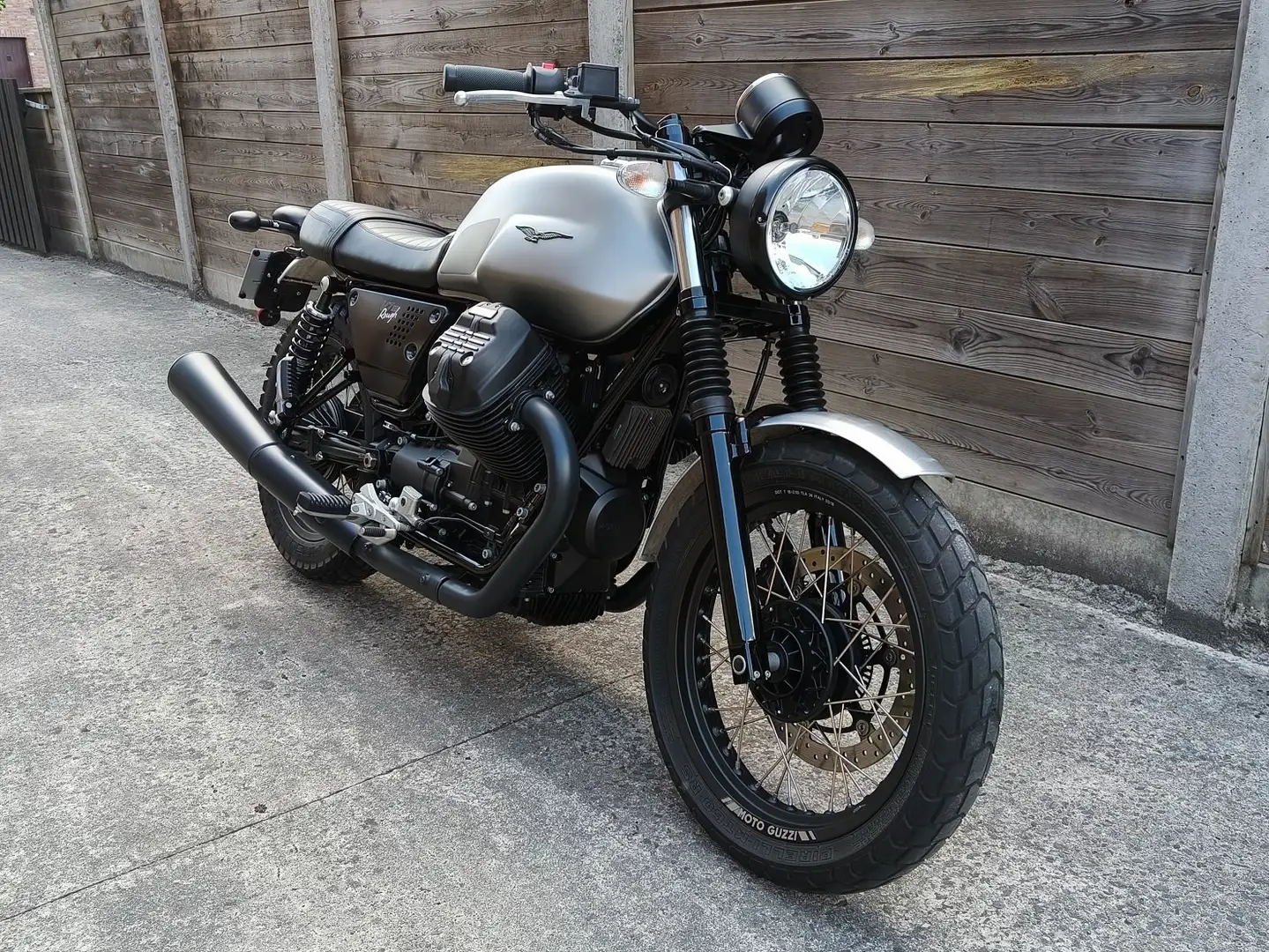 Moto Guzzi V 7 III Rough Grijs - 2