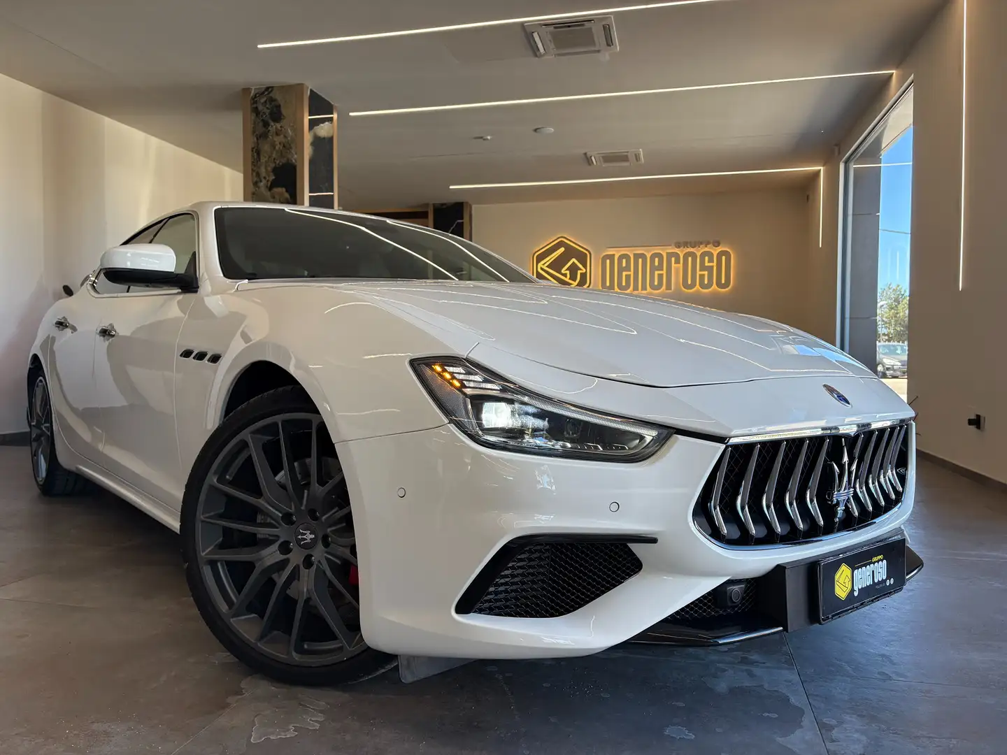 Maserati Ghibli 275cv auto my18 Gransport pack carbonio Weiß - 1