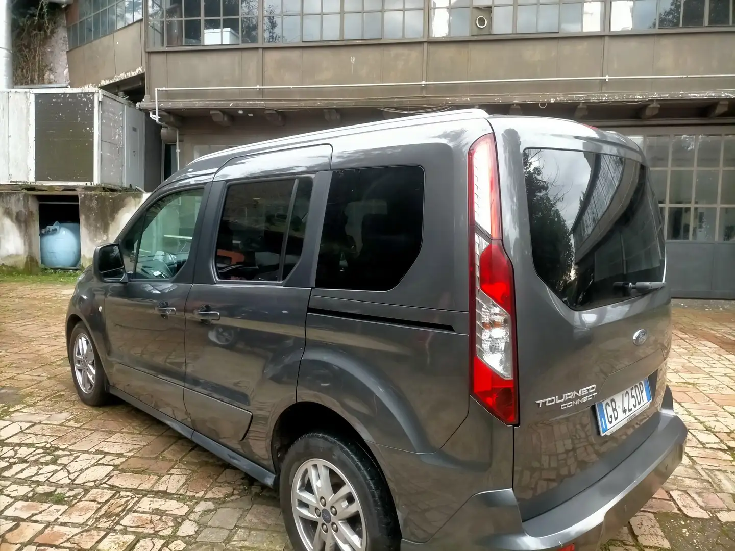 Ford Tourneo Connect Grand 1.5 EcoBlue Aut. Start/Stop Titanium - 2