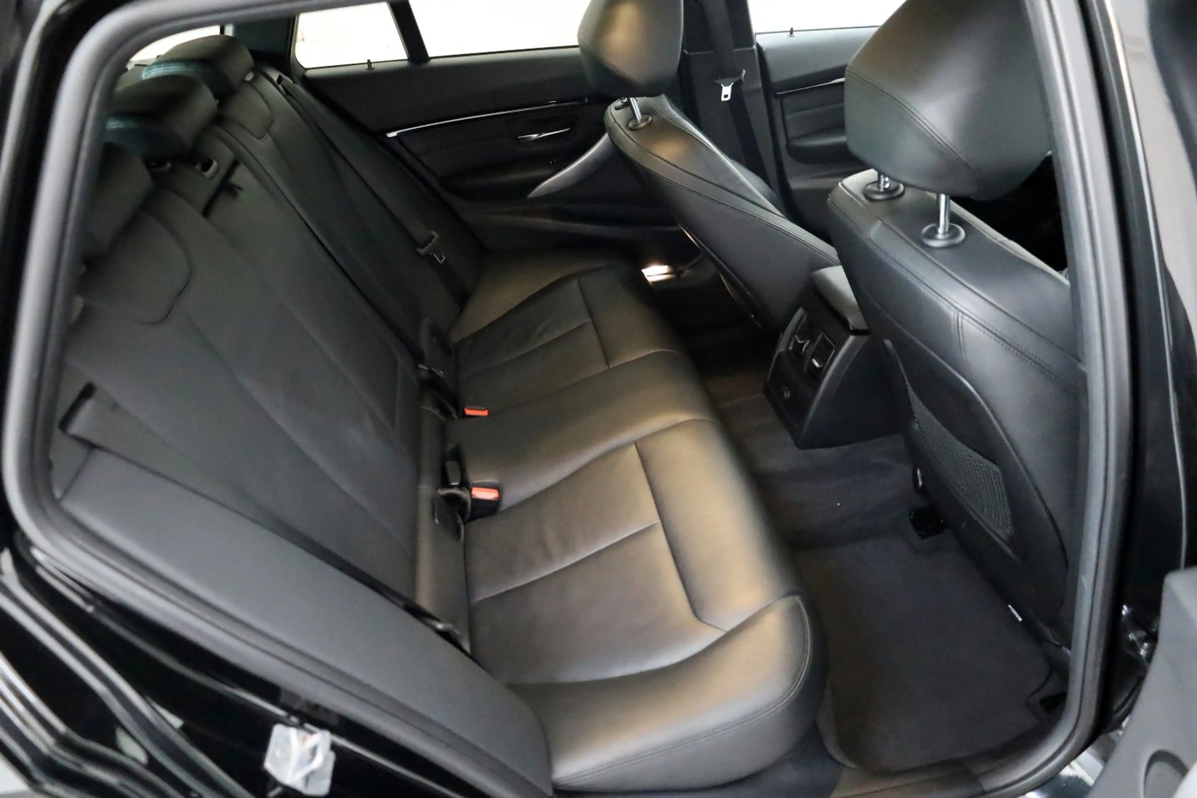BMW 320 d Touring M Sport Leder,Navi,LED,SH,PDC,SR+WR — photo 6