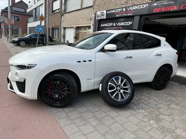 Maserati Levante Levante 3.0V6 BiTurbo*GranSport*Carnet Ferrari FMA