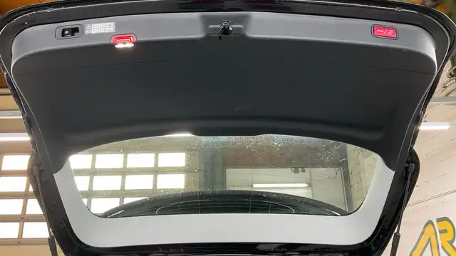 Mercedes-Benz C-Class view 16
