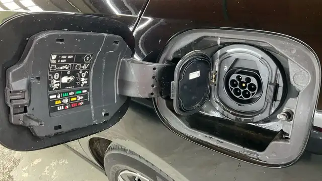Mercedes-Benz C-Class view 18