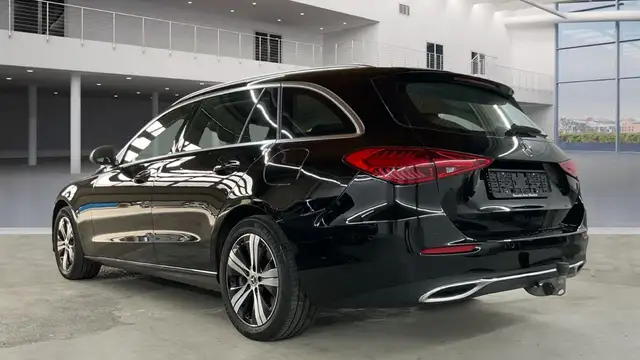 Mercedes-Benz C-Class view 4