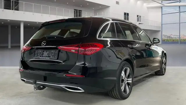 Mercedes-Benz C-Class view 3