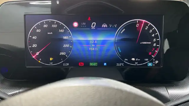Mercedes-Benz C-Class view 11