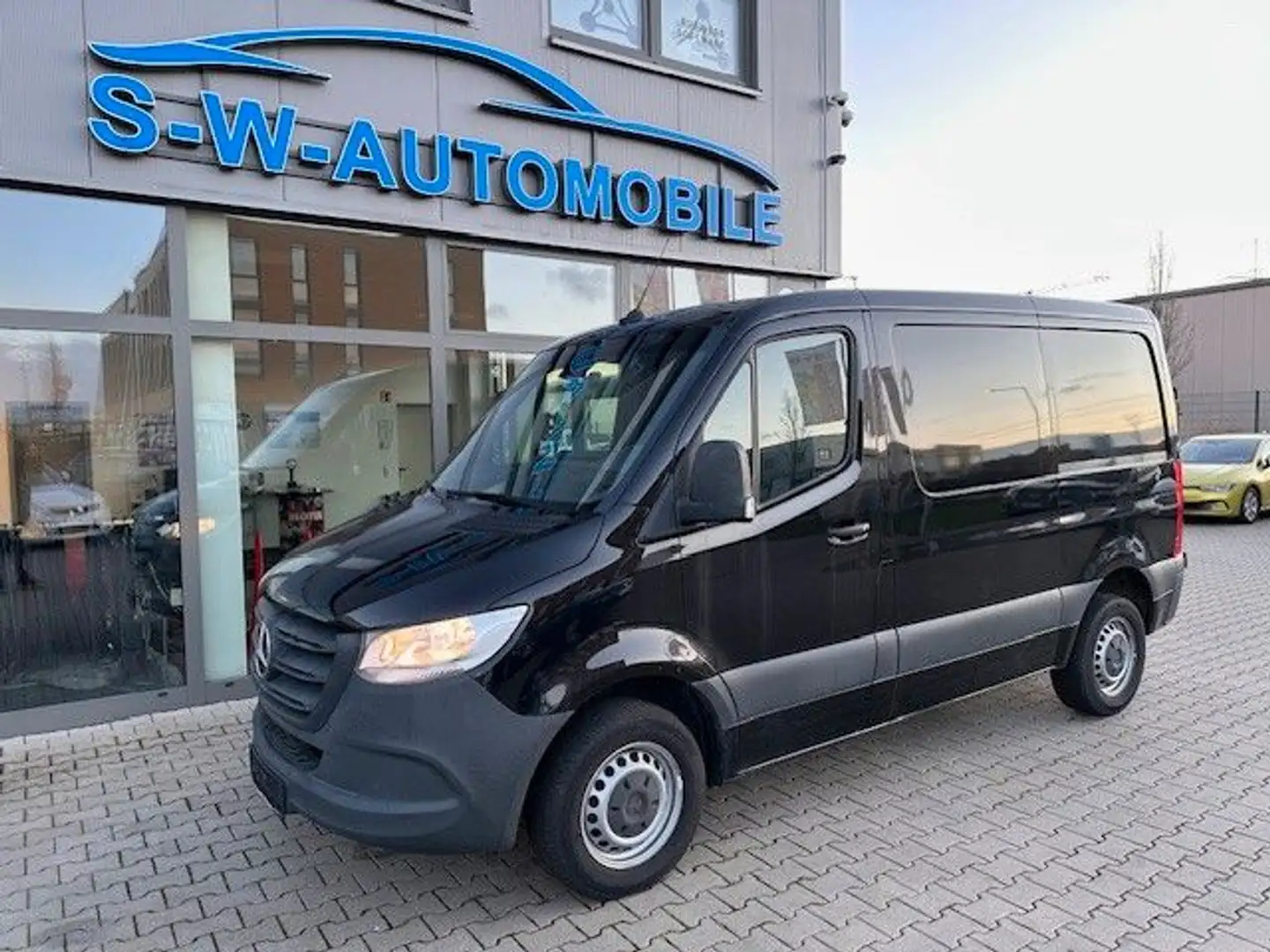 Mercedes-Benz Sprinter III Kasten FWD 211/214 CDI FWD L1 Schwarz - 1