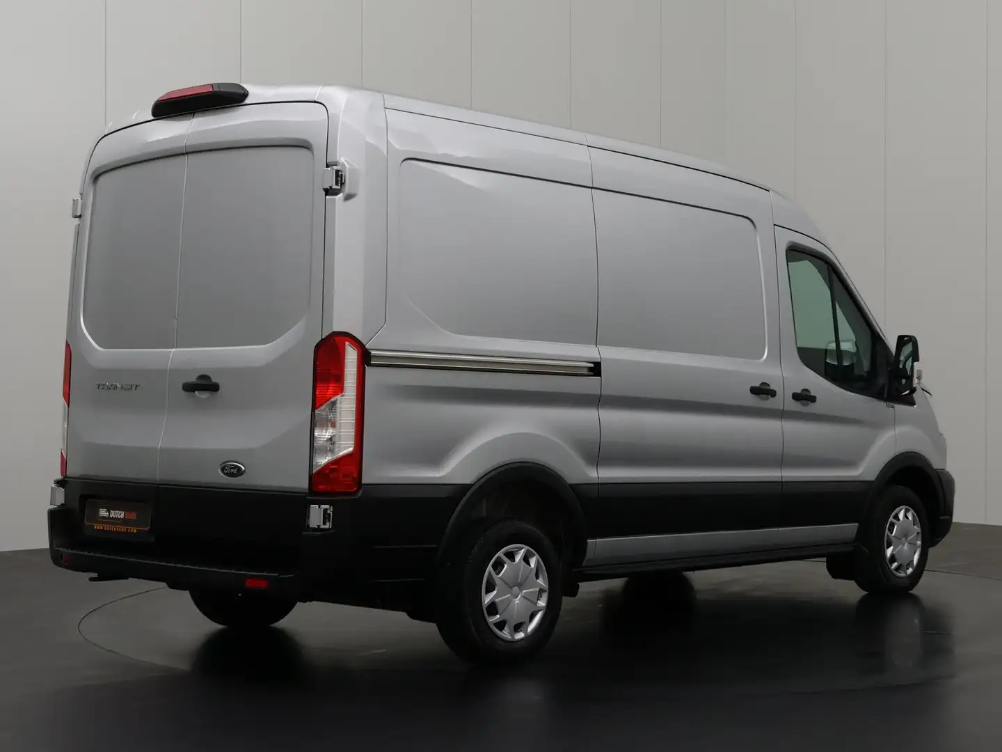 Ford Transit 2.0TDCi L3H2 | Airco | Cruise | 3-Persoons Zilver - 2