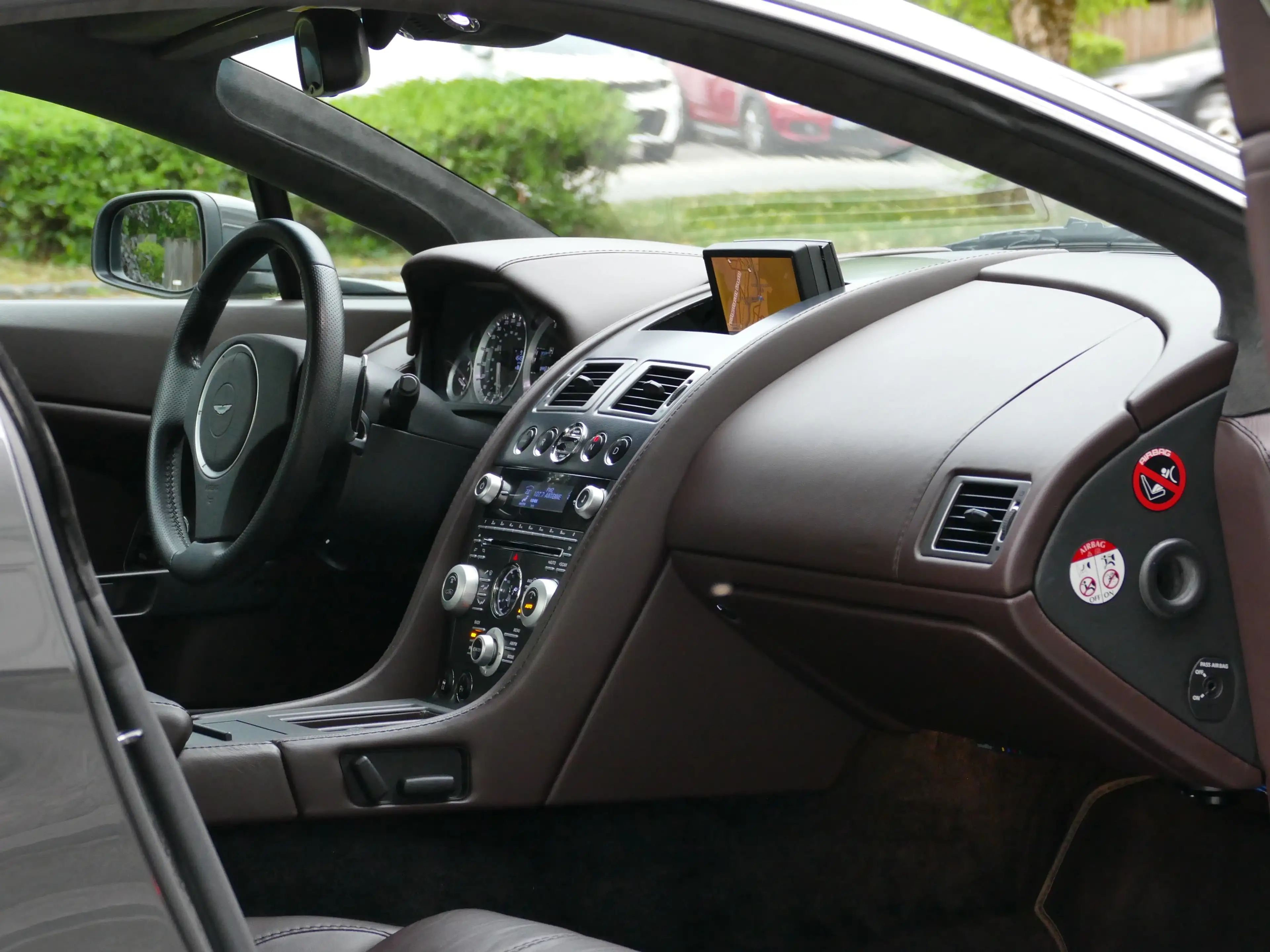 Aston Martin Vantage V8 Vantage 4.7 nur 45'KM/2.Hand/Deutsch/Sonderleder/Sportpack/Premium Sound — photo 11