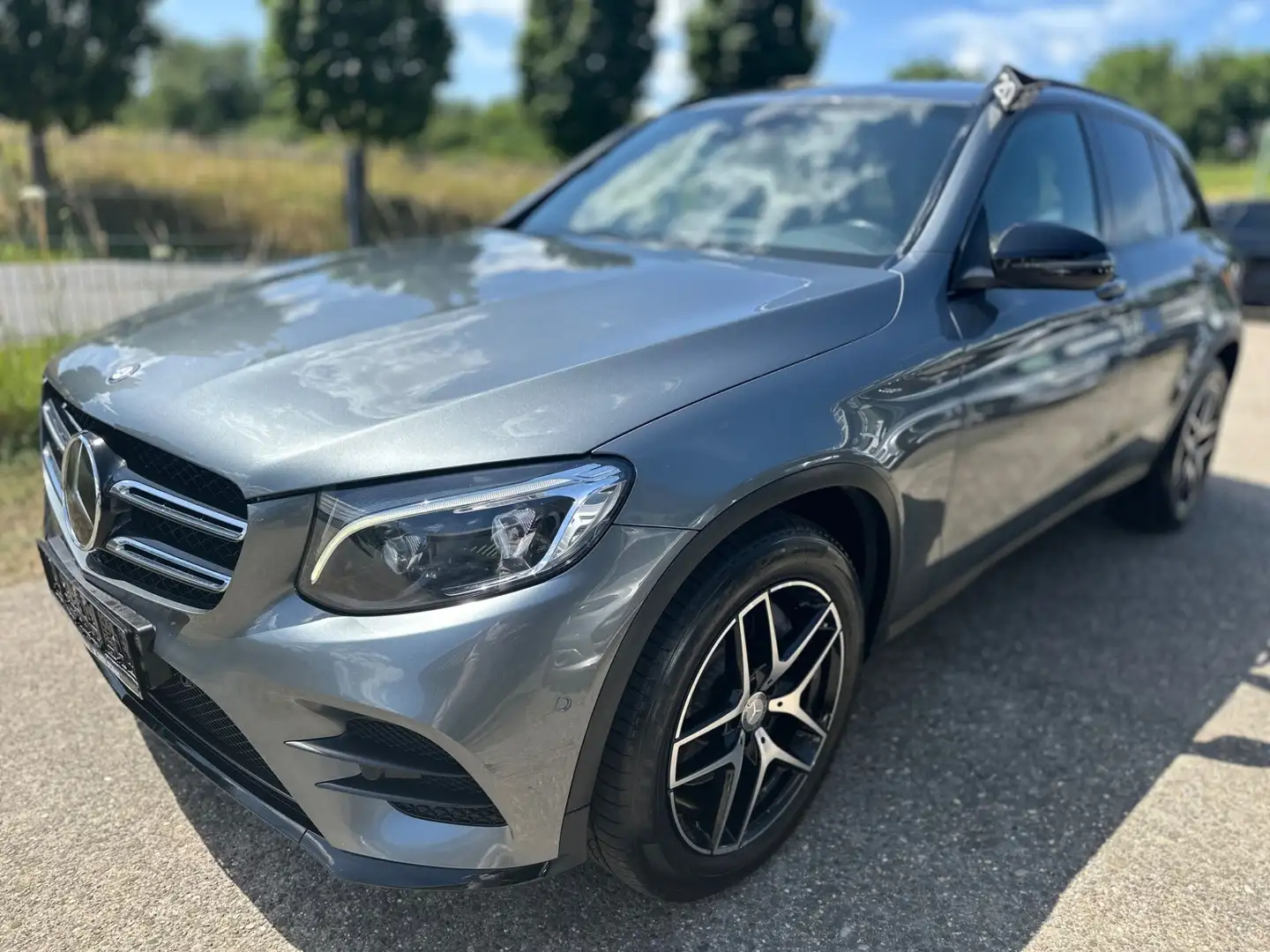 Mercedes-Benz GLC 250 d AMG Line 4Matic * Grau - 1