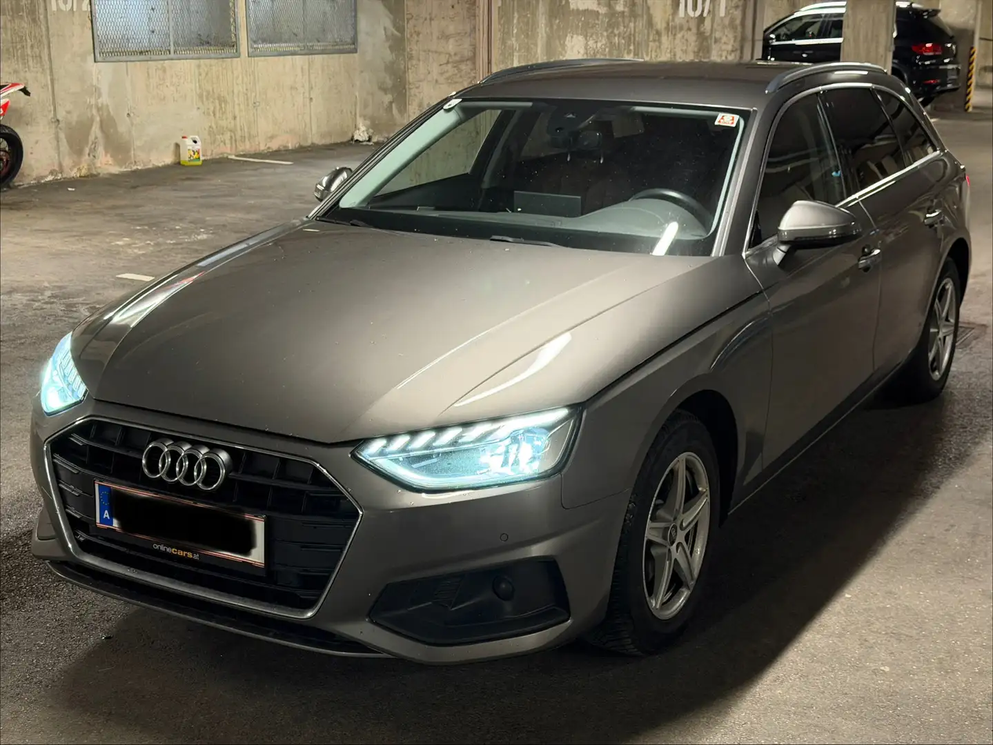 Audi A4 A4 Avant 30 TDI S-tronic Grau - 1