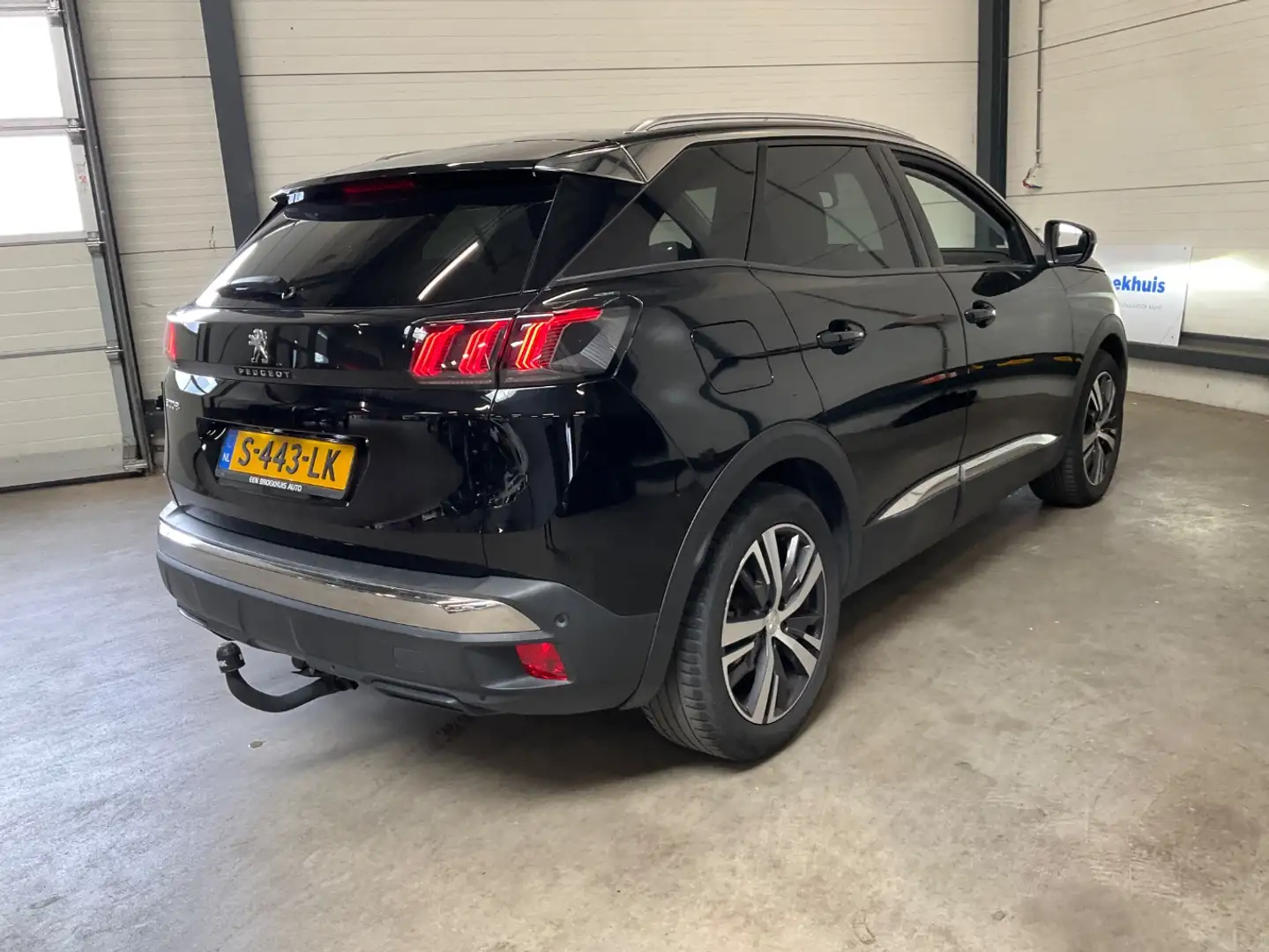 Peugeot 3008 1.2 PureTech GT Airco | Camera | Cruise | Stoelver Zwart - 2