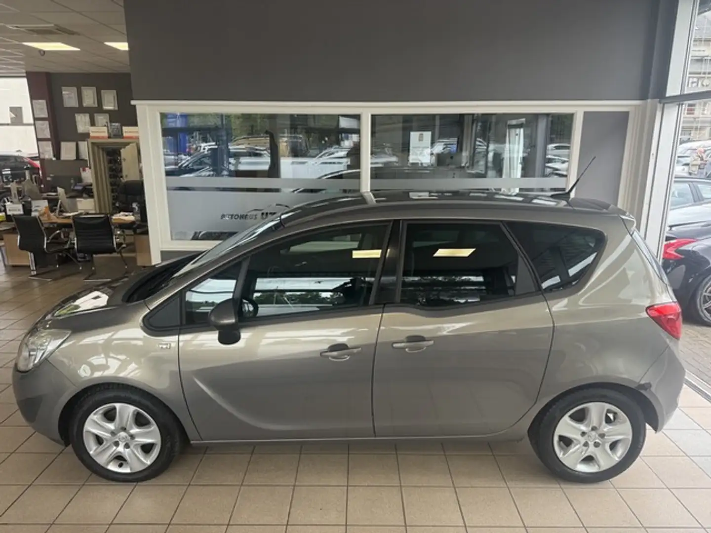 Opel Meriva B Edition Klima Navi Allwetterreifen PDC Braun - 1