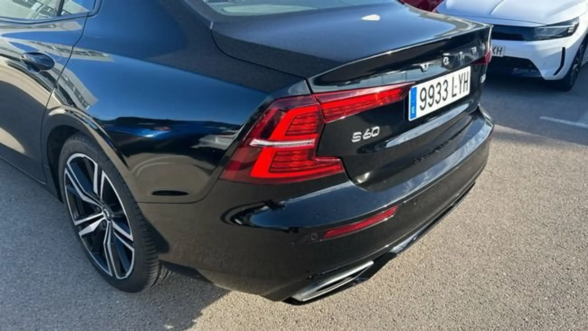 Volvo S60 2.0 B4 R-DESIGN AUTO 197 4P Negro - 2