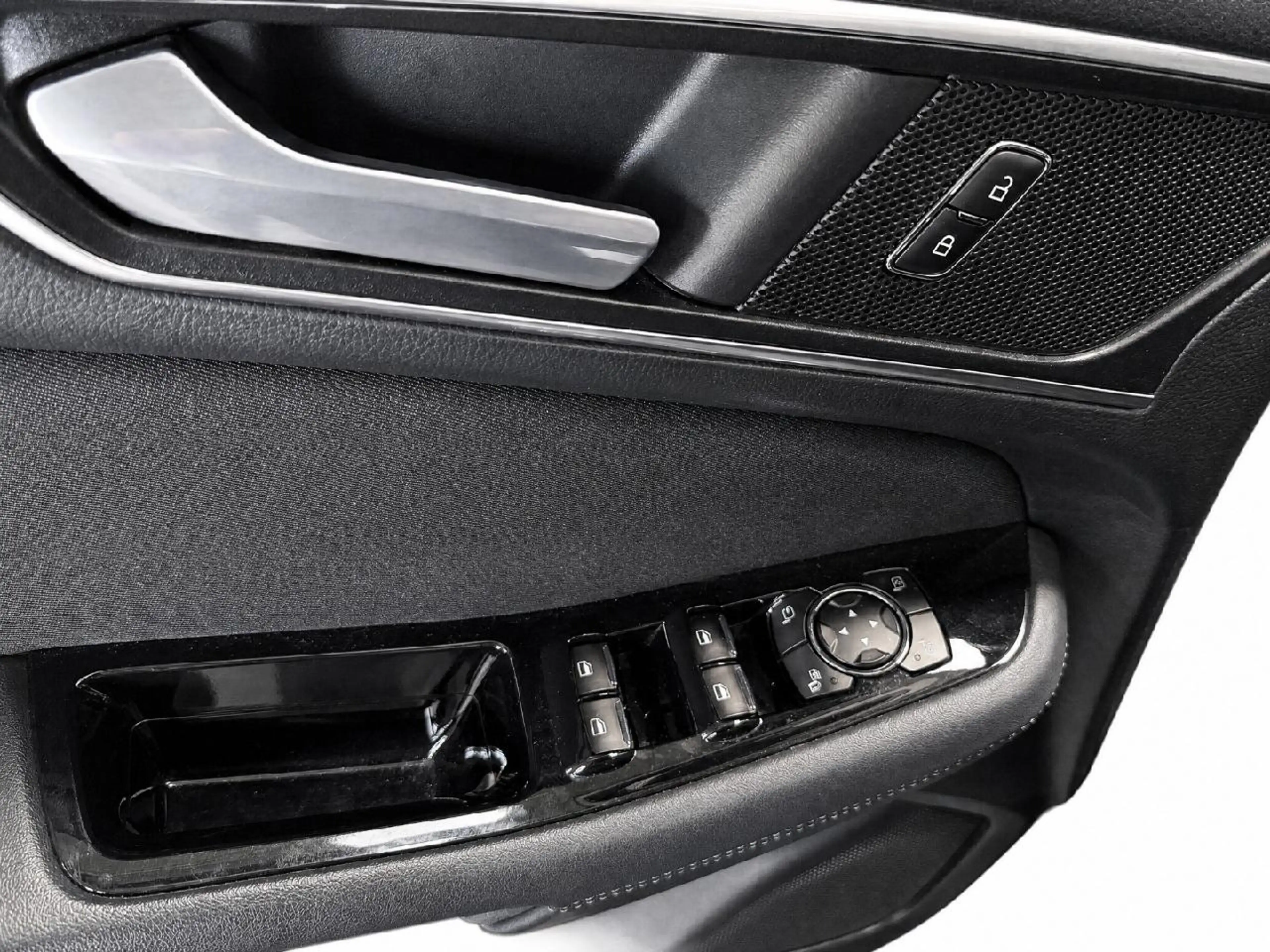 Ford Galaxy Hybrid Titanium — photo 15