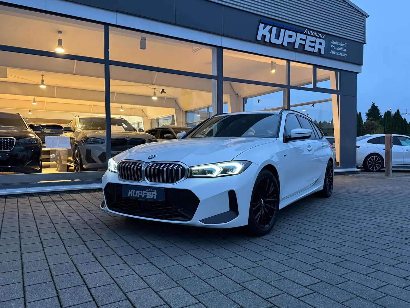 BMW 320 d Tour M Sport ACC°AdLED-PANO°AHK°HIFI°elSit Blanco - 1