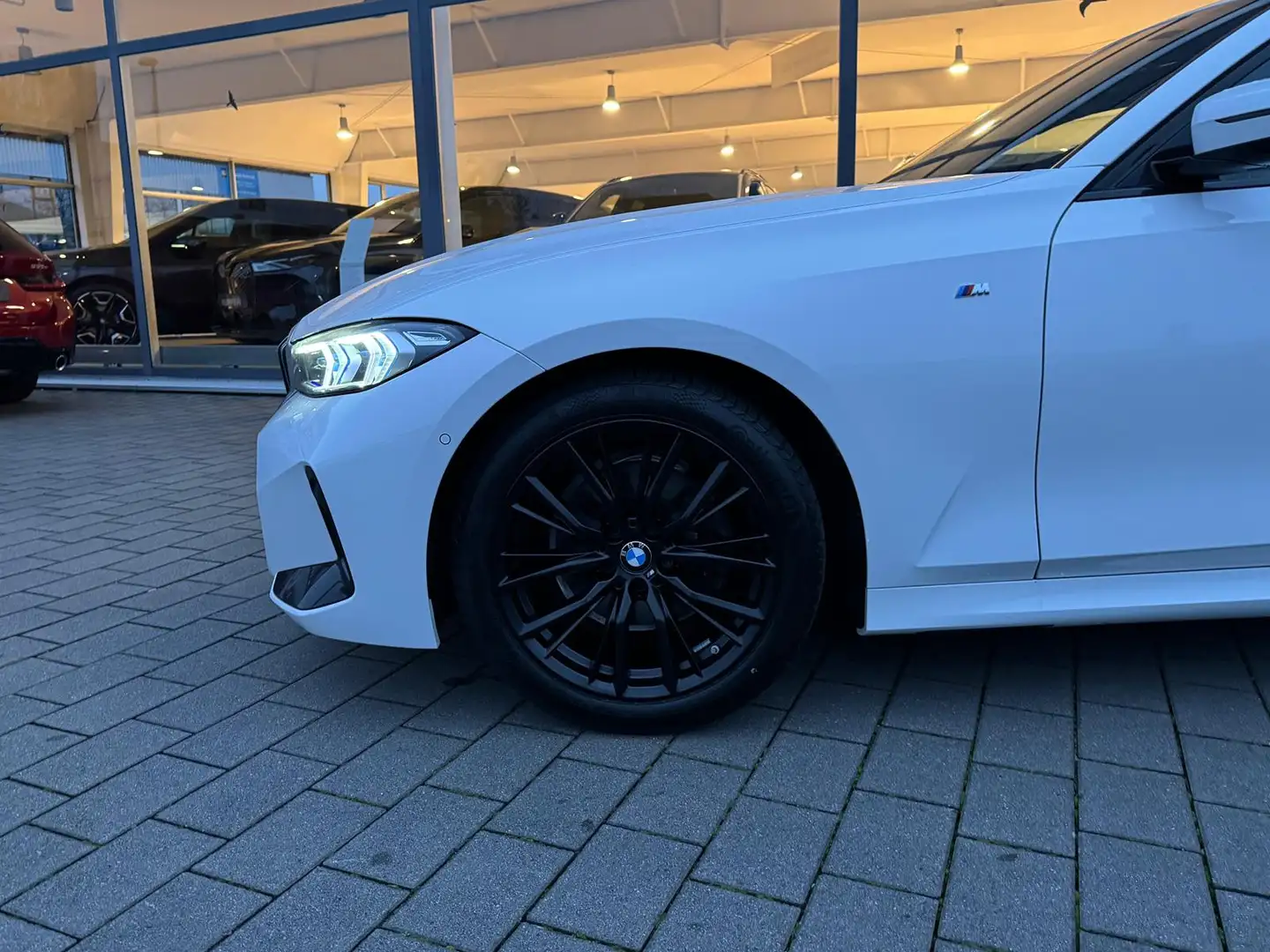 BMW 320 d Tour M Sport ACC°AdLED-PANO°AHK°HIFI°elSit Blanco - 2