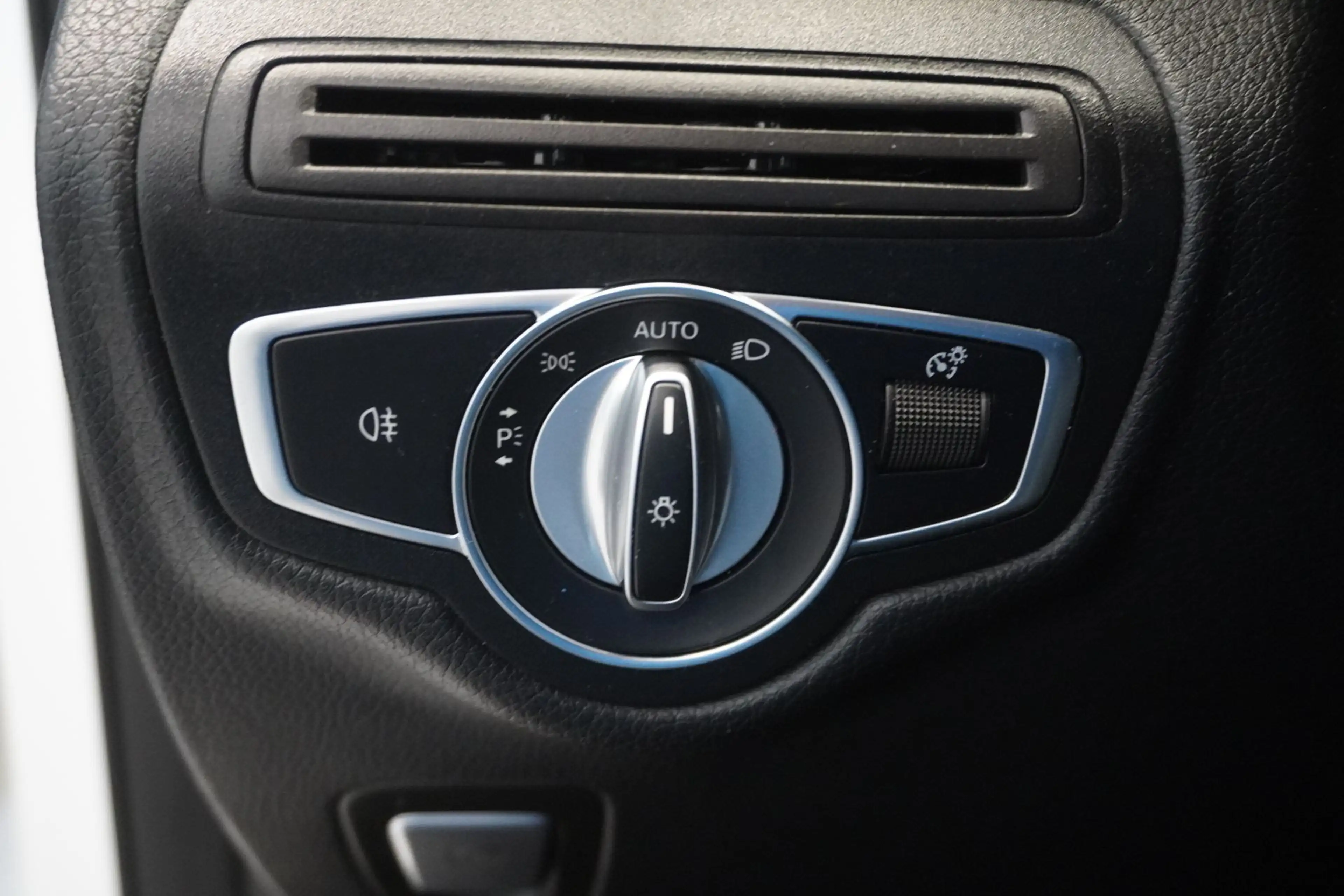 Mercedes-Benz GLC 300 e PHEV 4Matic LED/Navi — photo 14