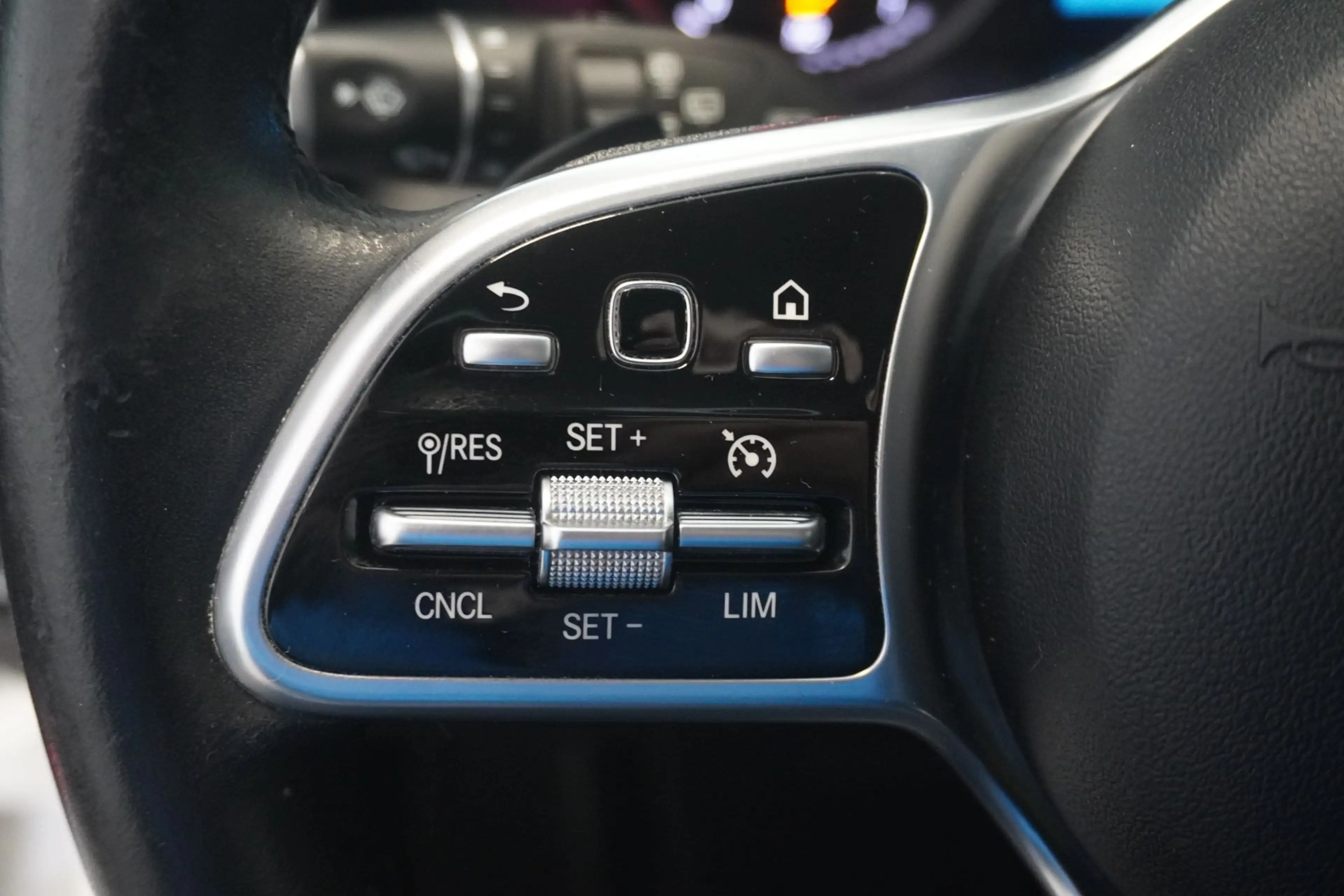 Mercedes-Benz GLC 300 e PHEV 4Matic LED/Navi — photo 12