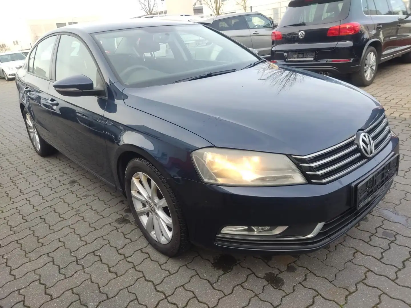 Volkswagen Passat Lim. Trendline Blau - 2