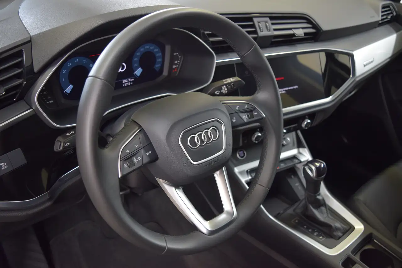Audi Q3 снимка Audi Q3