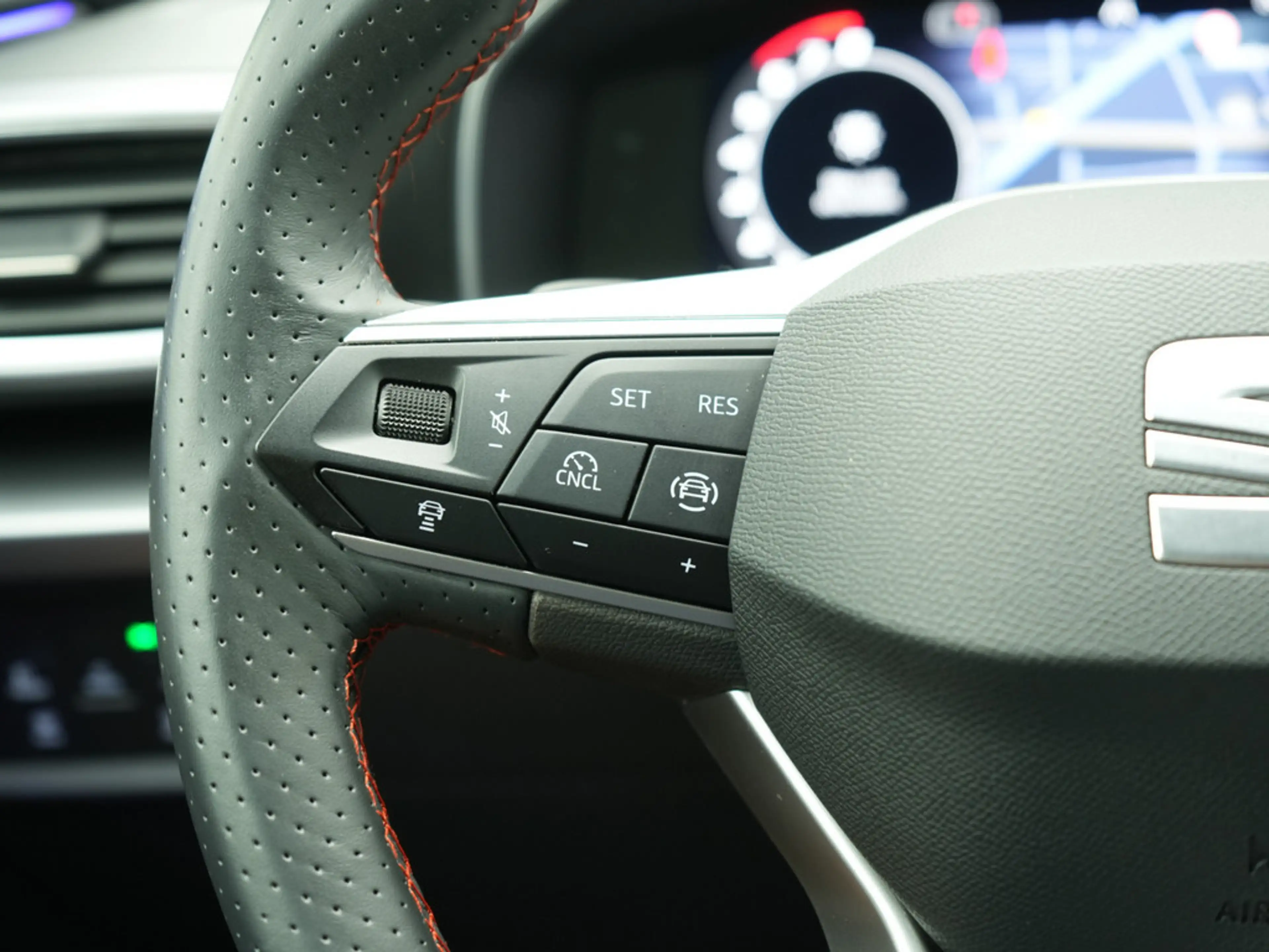 SEAT Leon FR DSG ACC MATRIX NAVI KAM KEYLESS PDC — photo 5