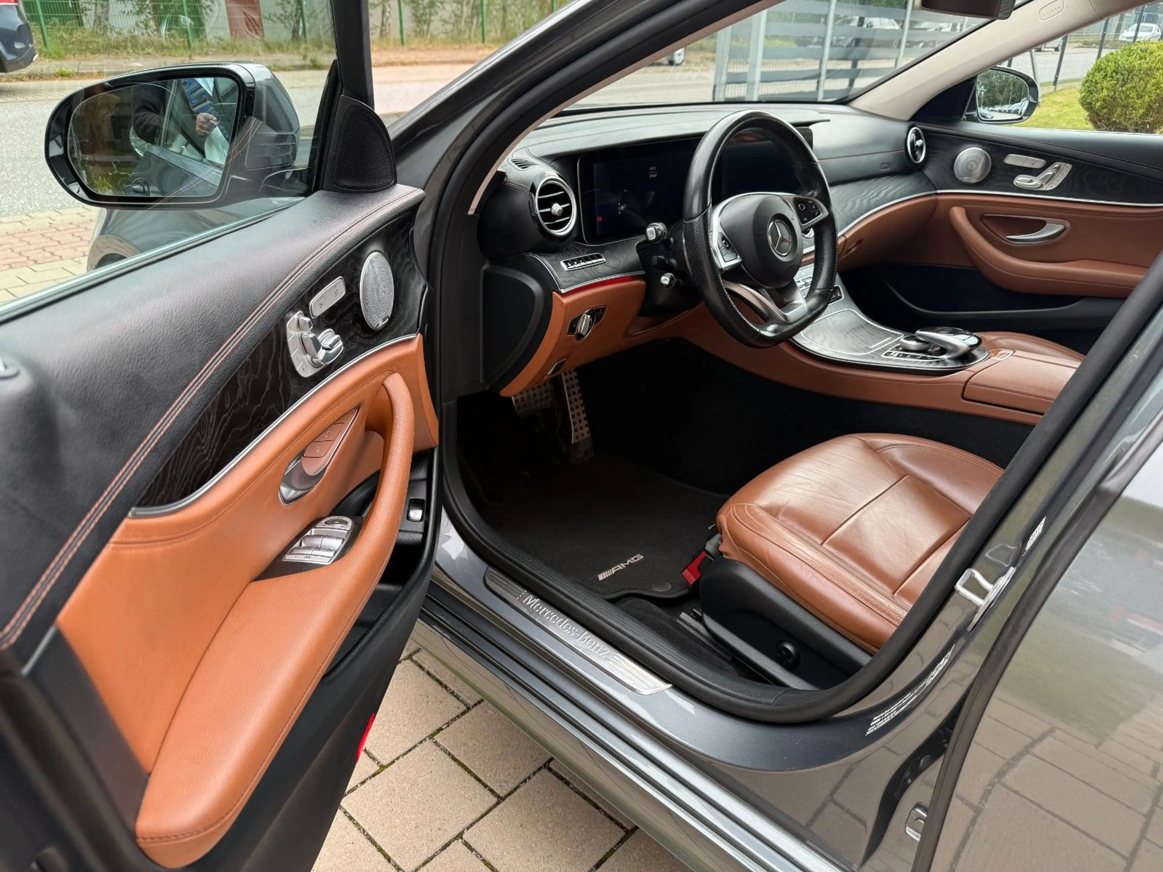 Mercedes-Benz E 400 4Matic AMG Line (Tüv&Insp.neu) — photo 5